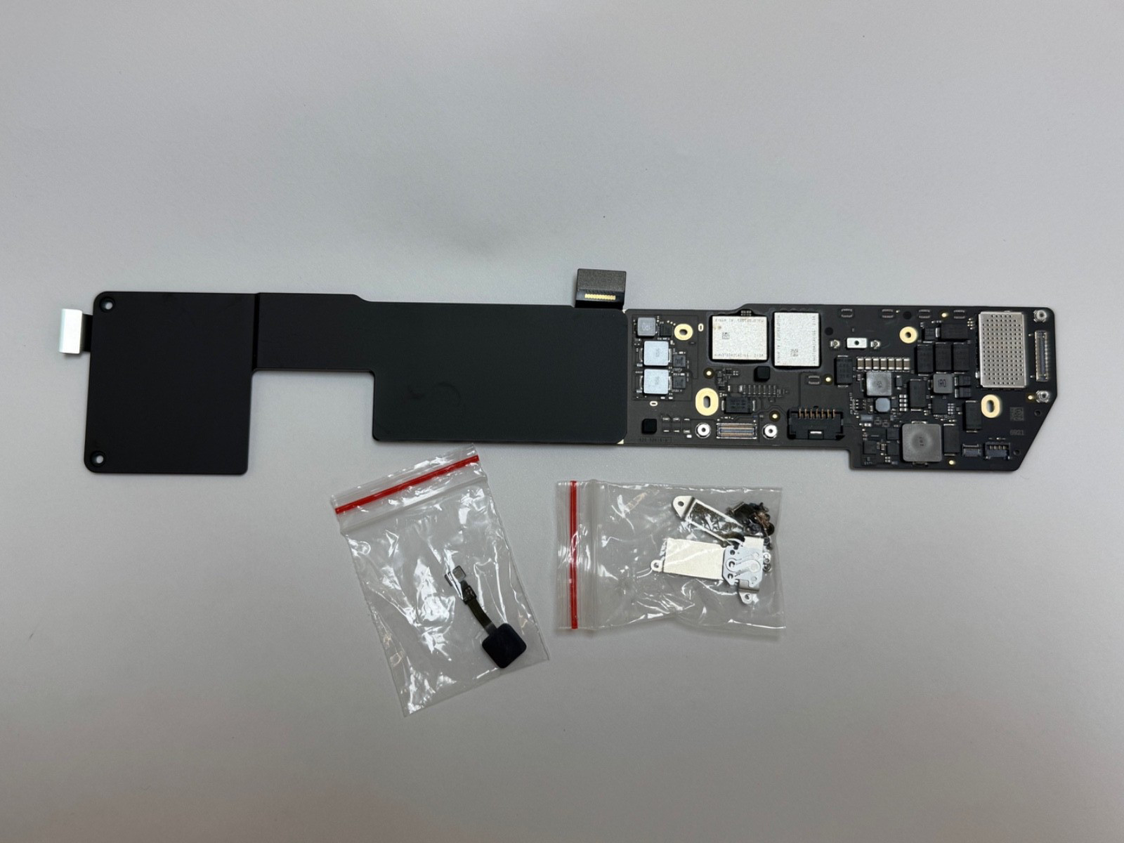 Apple MacBook Air 2020 A2237 Logic Board M1 8GB- 256GB SSD w/ Touch ID