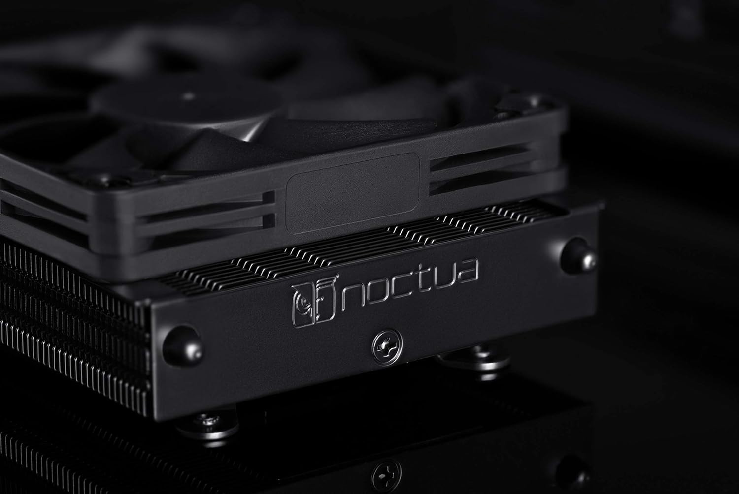 Compact NH-L9a Chromax Black CPU Cooler – Low-Profile Design