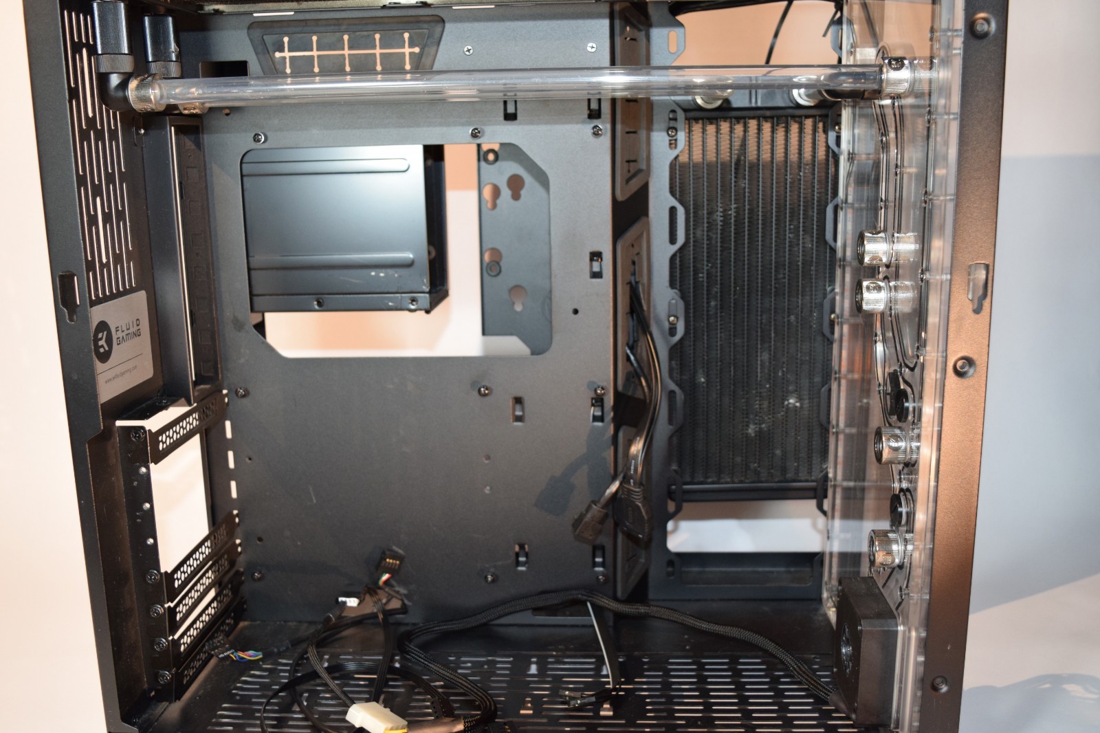 Lian Li O11 Dynamic Case + EK Fluid Gaming Water Cooling Kit – Untested – Read