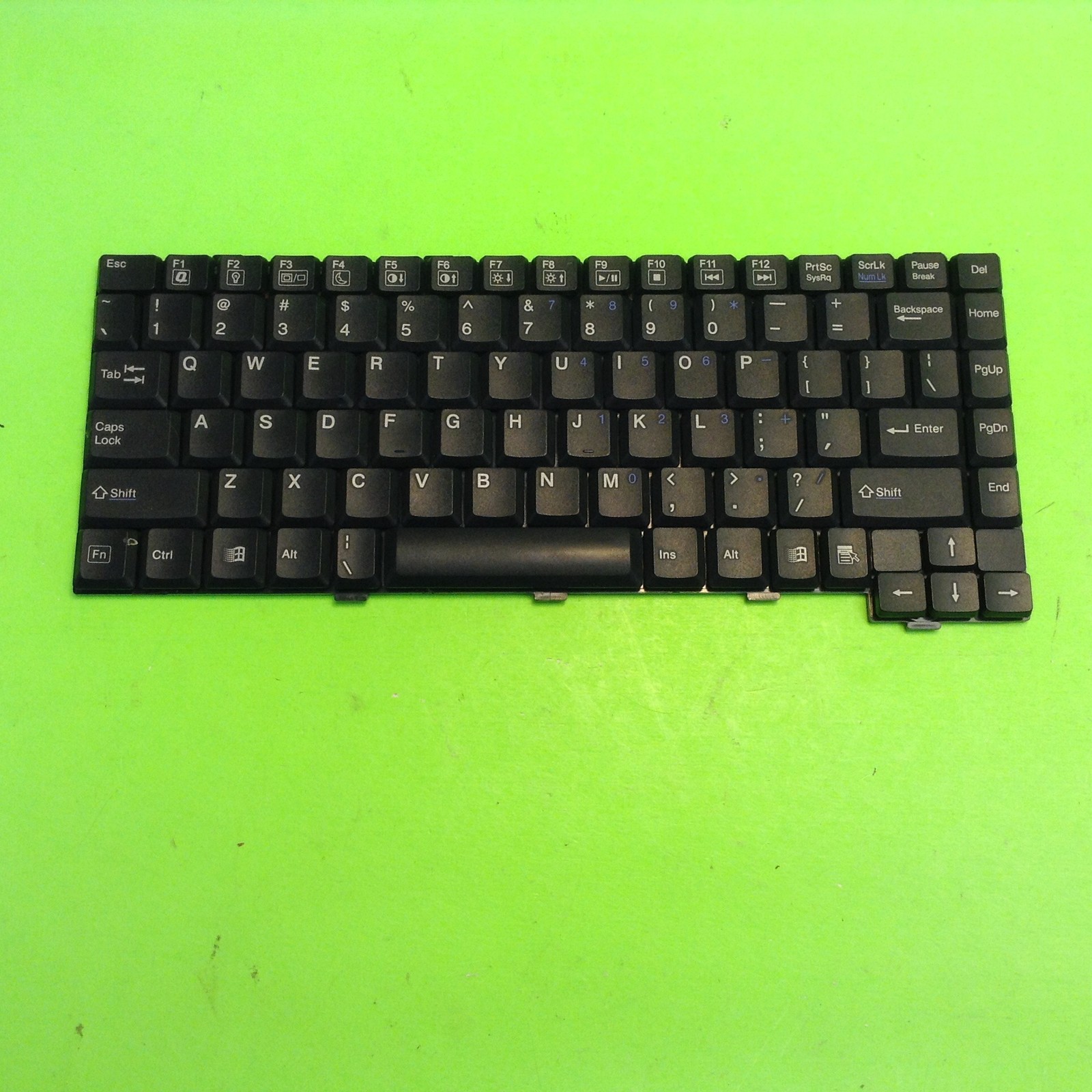 Compaq Presario 12XL103 1456VQL1N Laptop 171003-001 Keyboard 950403Q1 50-100D