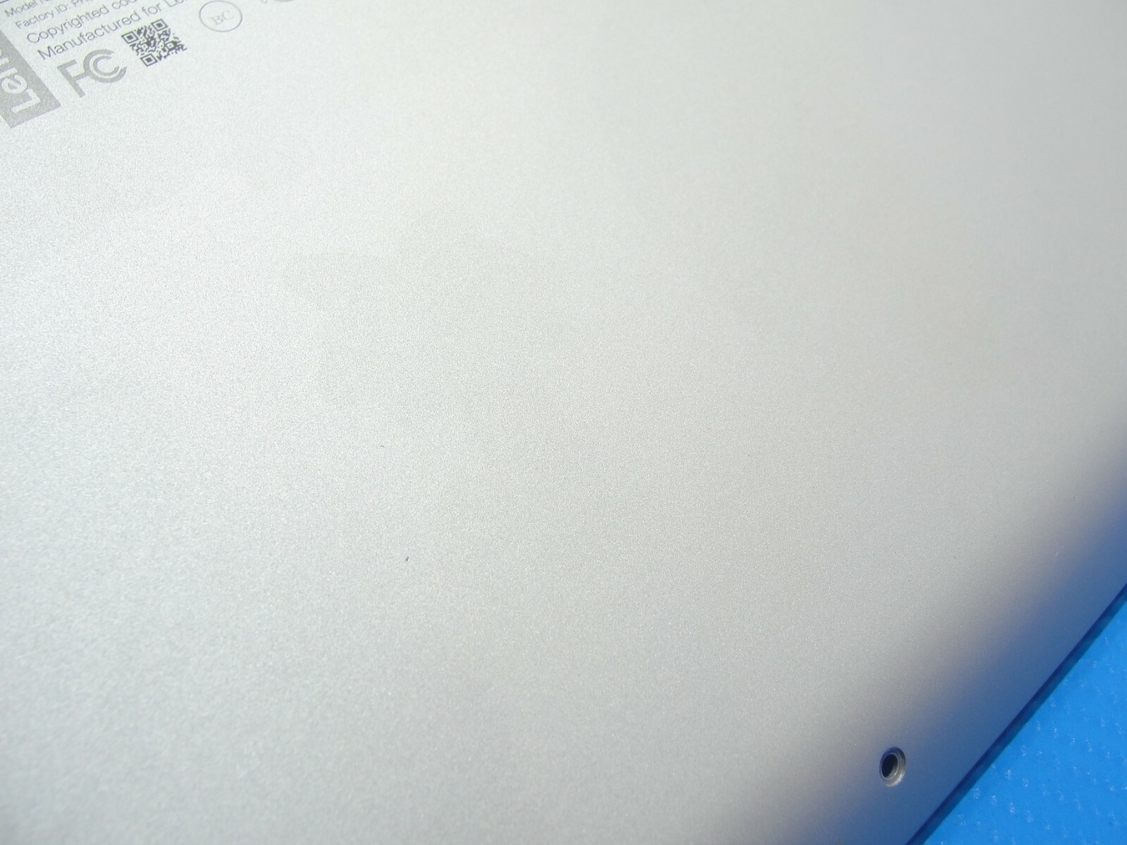 Lenovo Yoga 720-15IKB 15.6″ Genuine Bottom Case Base Cover AM1YU000330