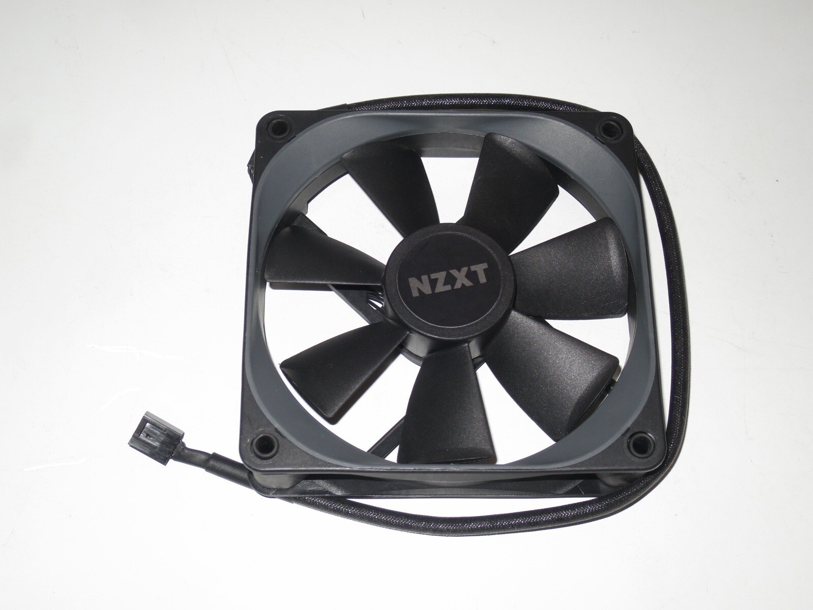 NZXT RF-AP120-FP 120mm 4-Pin 12DC 0.32A Fluid Dynamic Bearing – ship same day