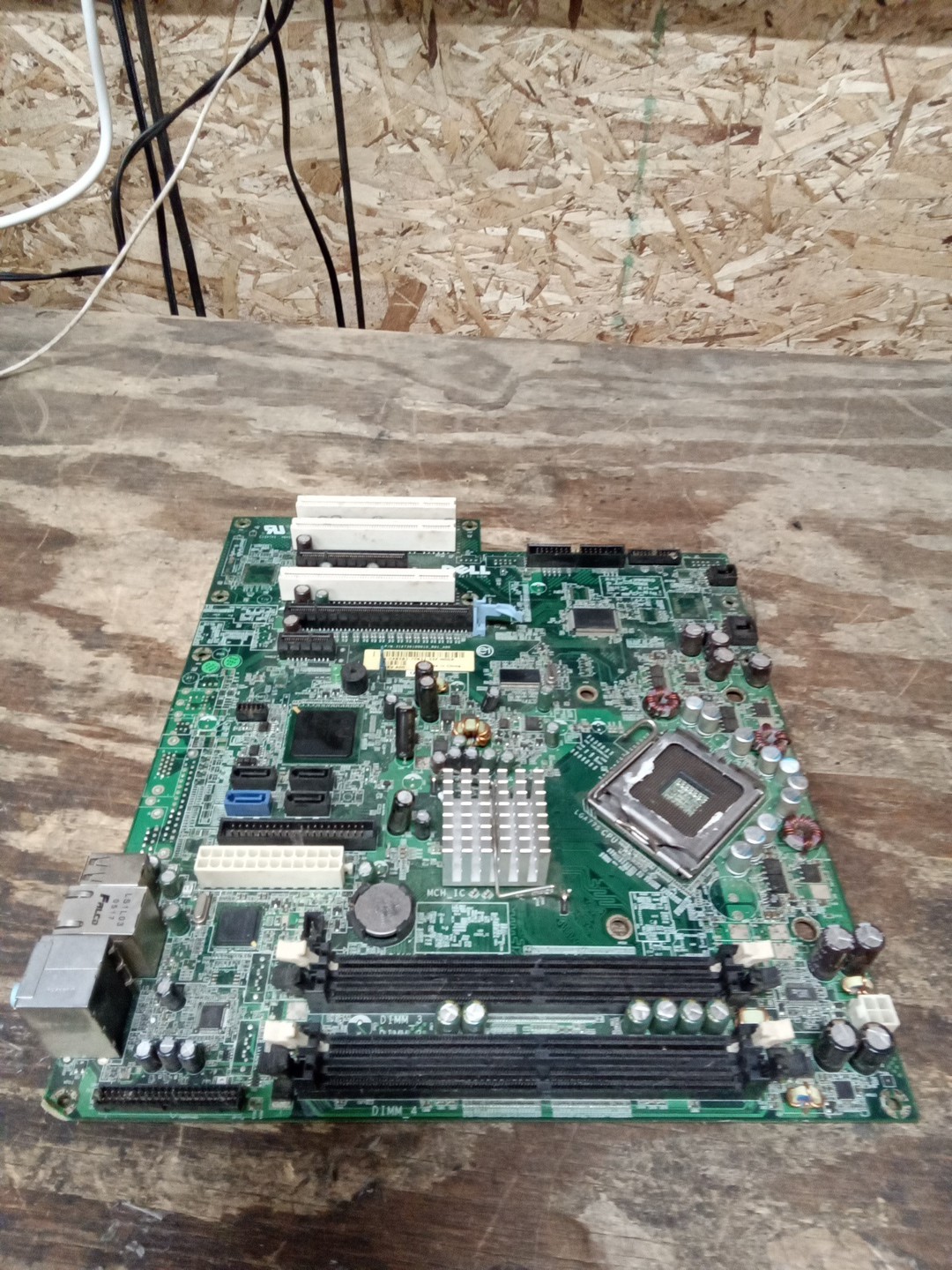 DELL CIRCUIT BOARD CN-0X8582-70821-55F-HOGX Intel 830 CPU And 2 GB Ram