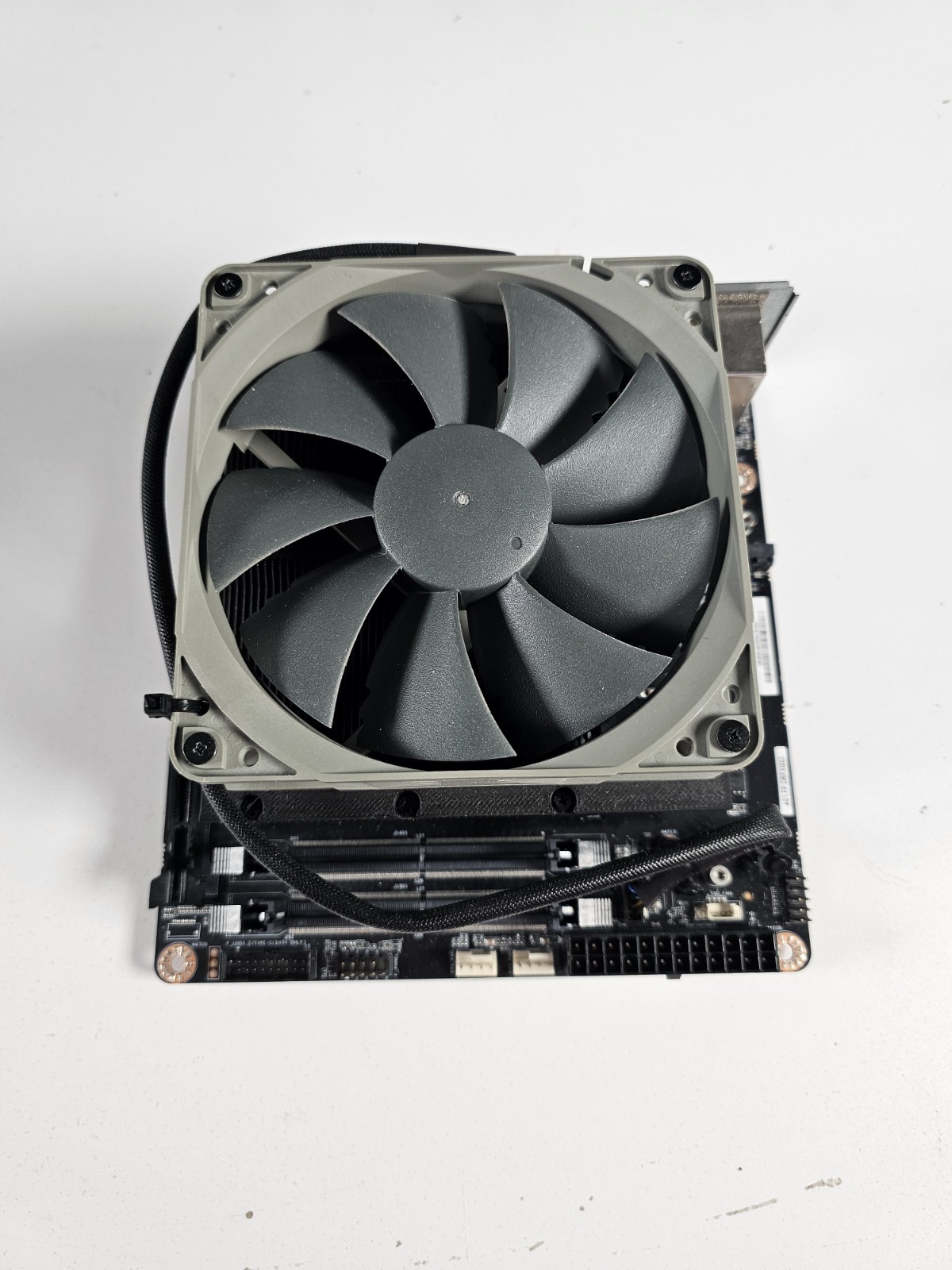 MINISFORUM BD790i SE Mini-ITX Motherboard AMD Ryzen 9 7940HX CPU Noctua Fan