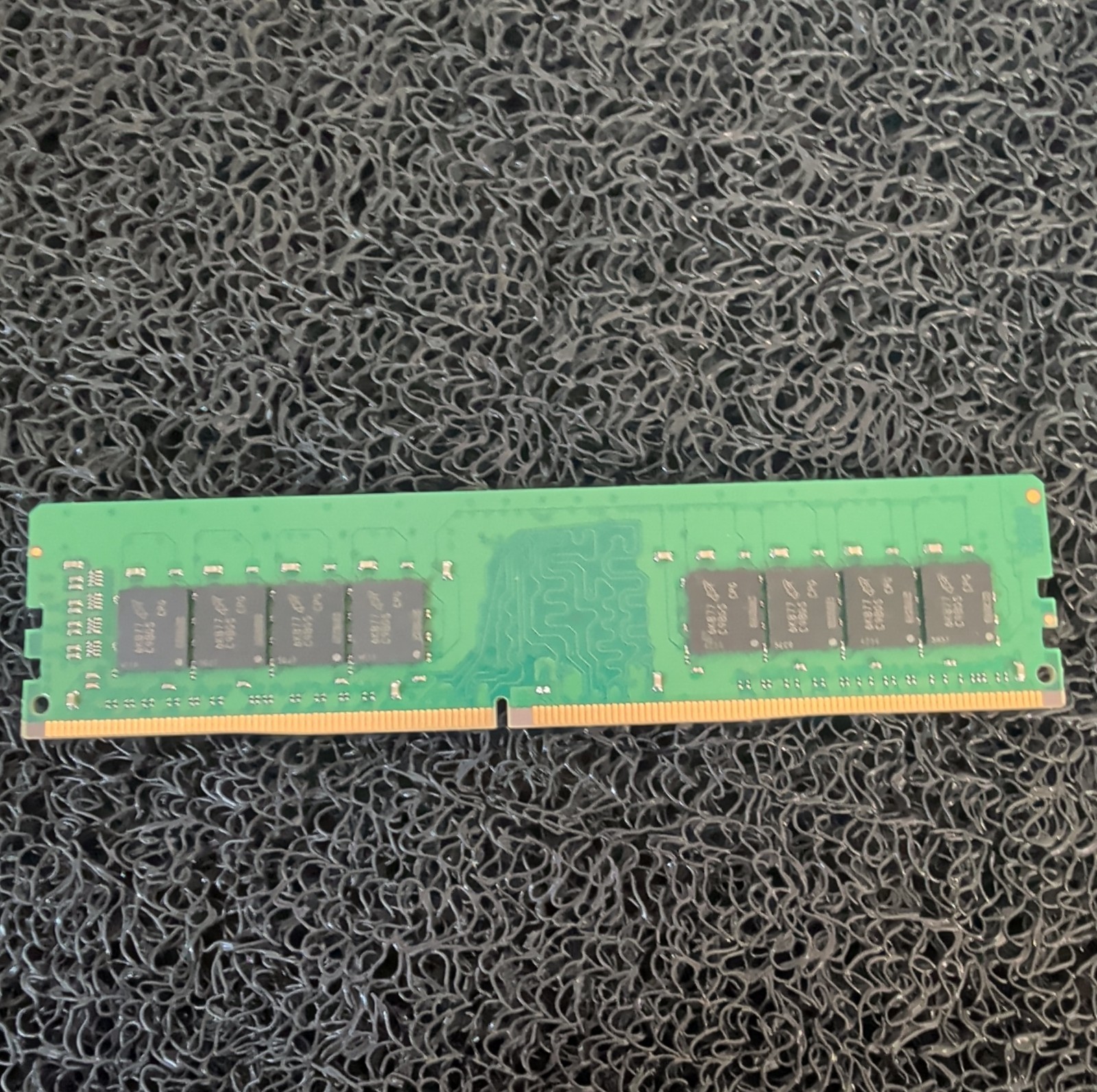 Crucial 1x 8GB DDR4 SDRAM UDIMM DDR4-2133 288-Pin RAM CT8G4DFD8213.C16FBD1