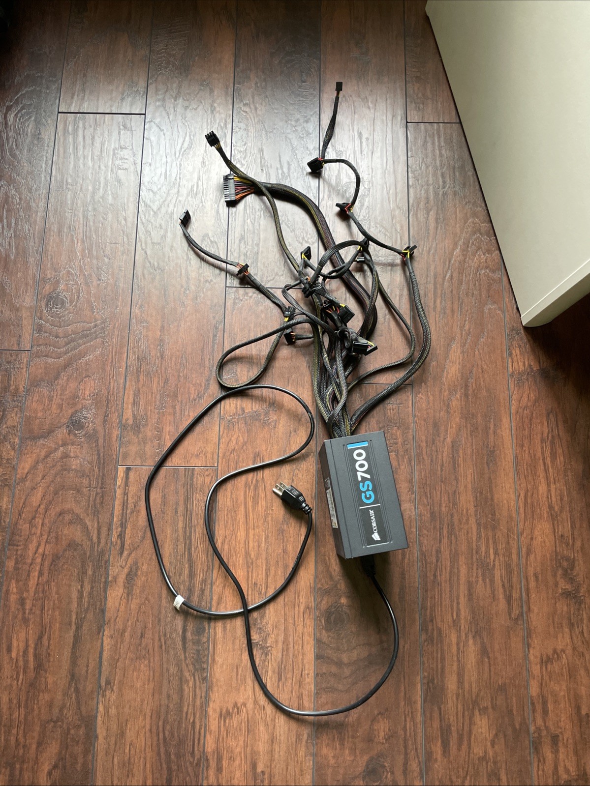 Corsair Gaming Series GS700 700W ATX Power Supply 24 Pin, PCIe
