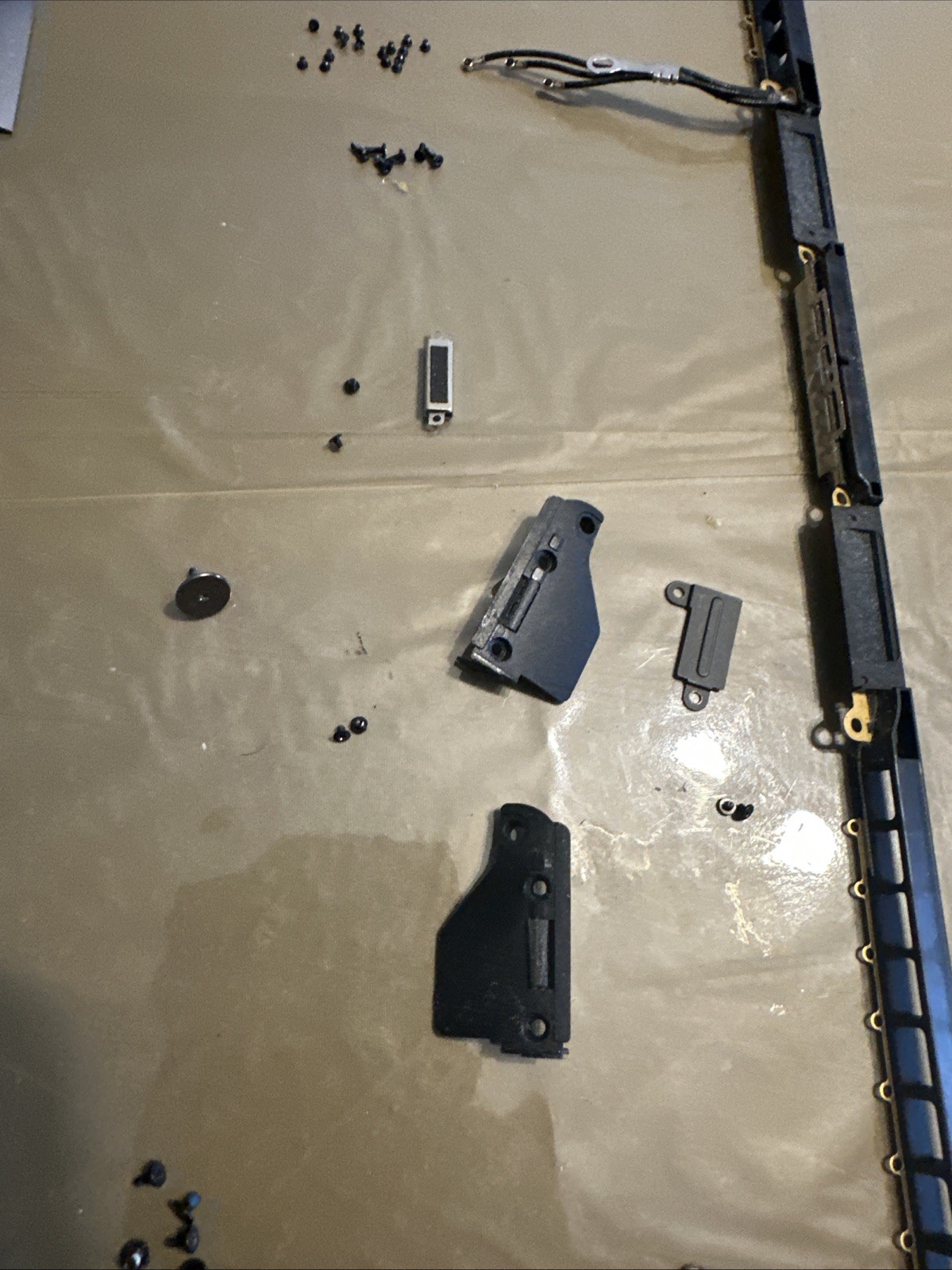 Lots of Genuine Screws, Small Parts and Antenna for 16” MacBook Pro A2141, 2019