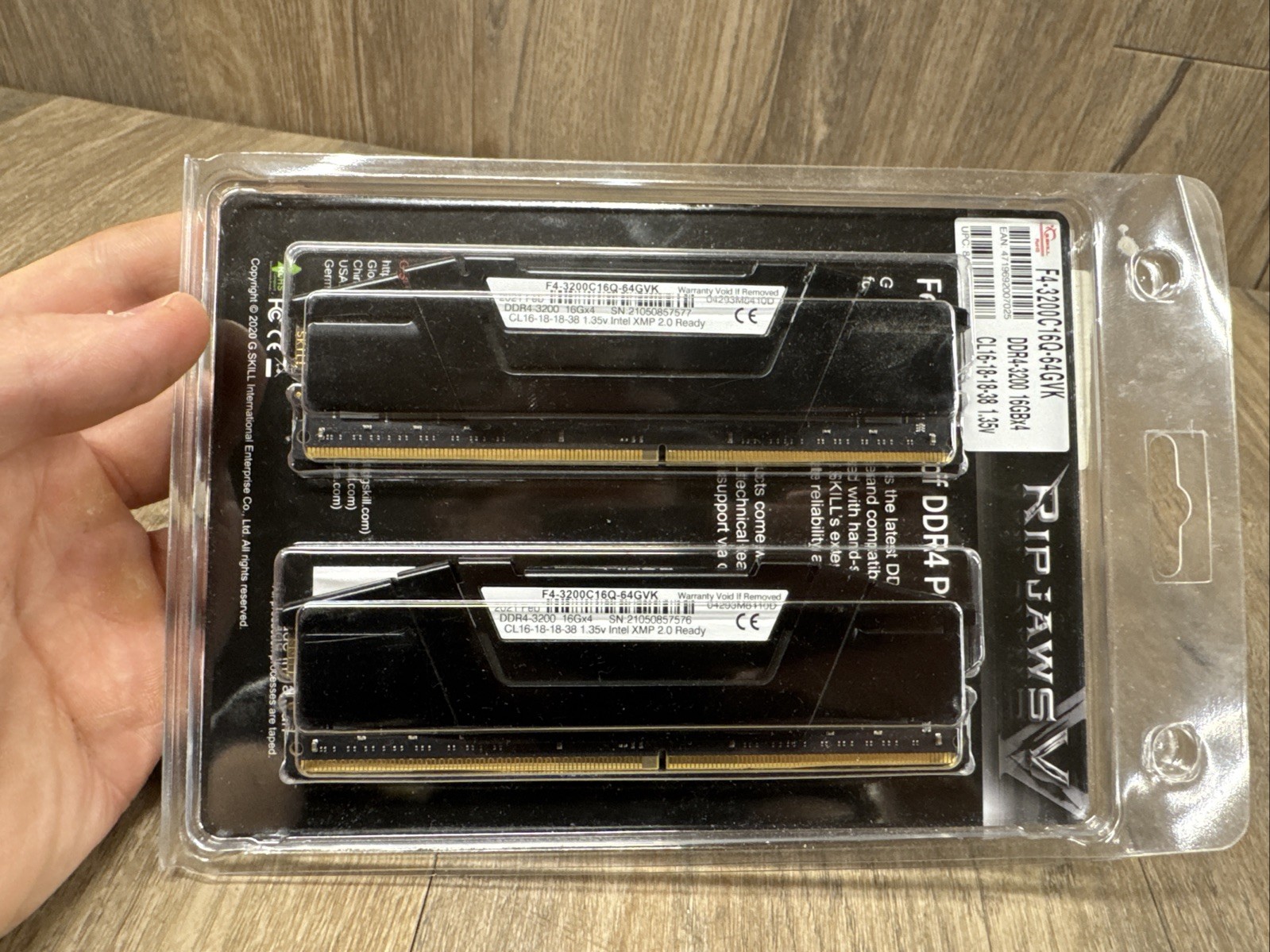G.SKILL Ripjaws V 64GB (4x16GB) DDR4-3200 CL16 RAM Kit – F4-3200C16Q-64GVK