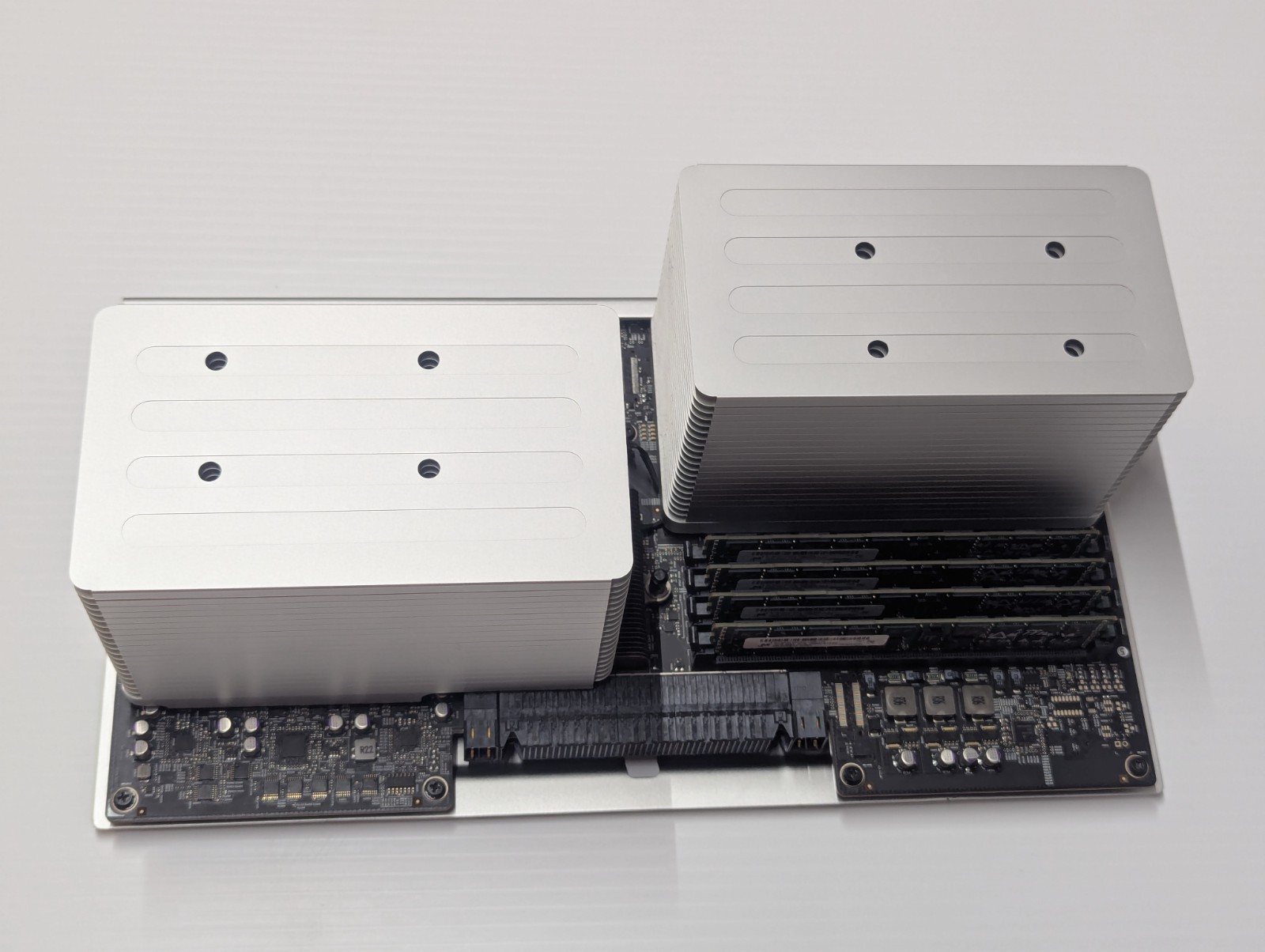 2009 Mac Pro Upgrade Tray 3.46 12 Core 128 GB 1333 Ram