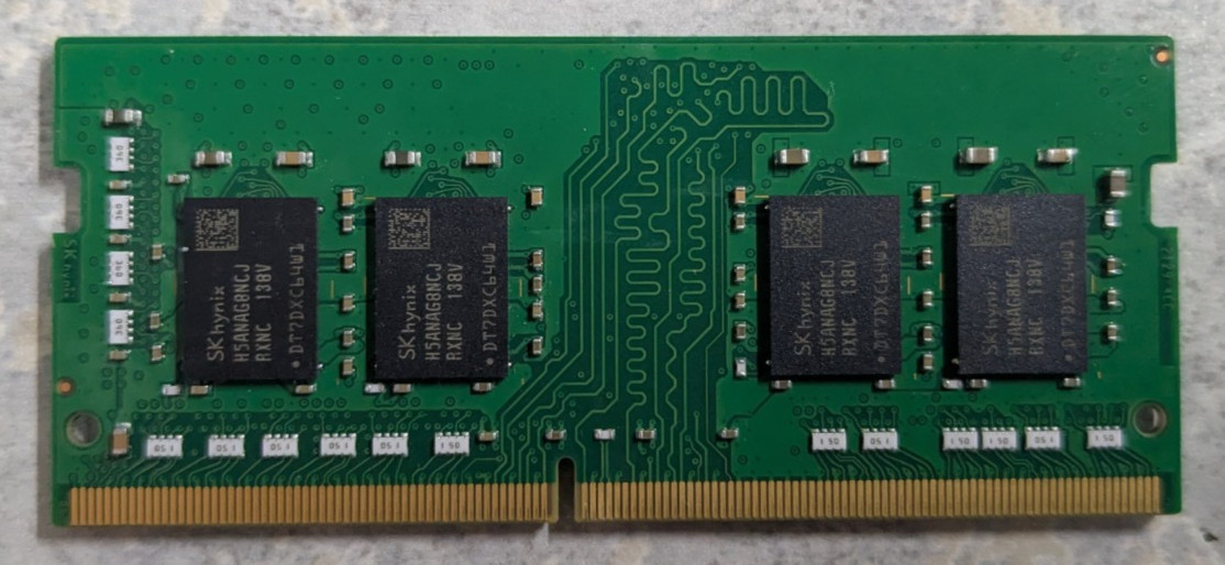 SK hynix 16GB DDR4-3200 DIMM 288-Pin PC4-3200AA RAM HMAA2GS6CJR8N-XN