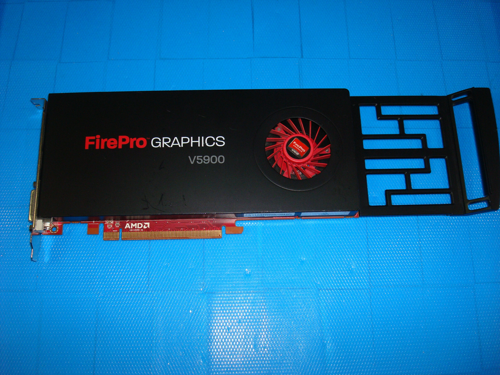 1x Dell AMD ATI FirePro V5900 2GB DDR5/ CN-05DRVJ-32881-17B-006Q-A00
