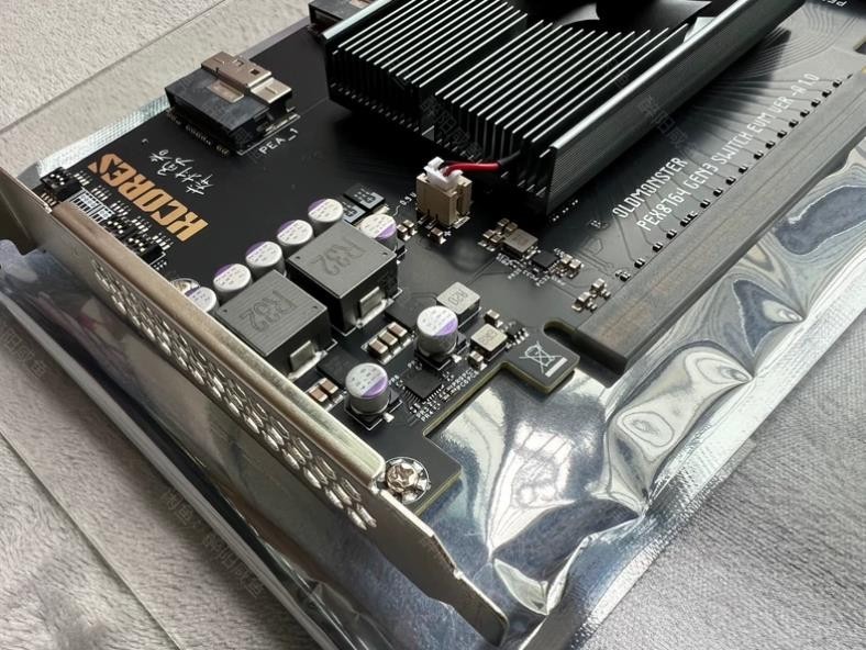 PEX8764 expansion card PCIE 3.0 Output interface SFF-8654-8i
