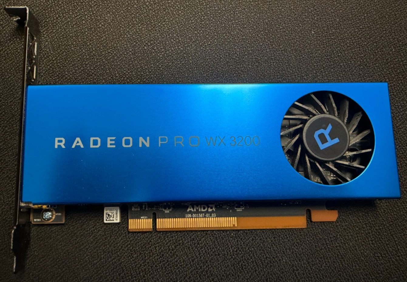 Radeon Pro WX3200 4GB GDDR5 Graphics Card (0VTR4J) Dell D015