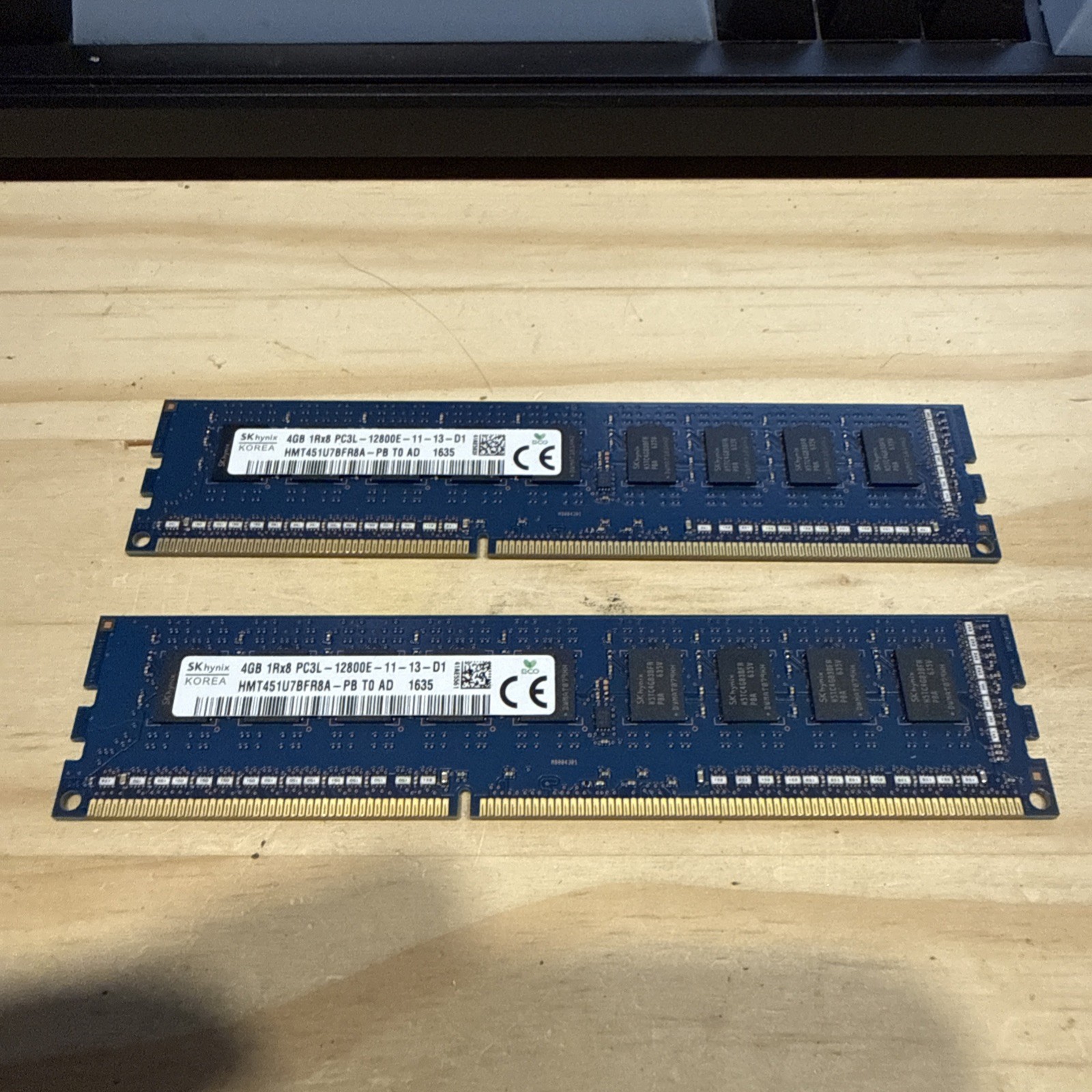 SK hynix 4GB 1Rx8 PC3L-12800U DIMM | HMT451U6BFR8A-PB 2x4GB (8GB Total)