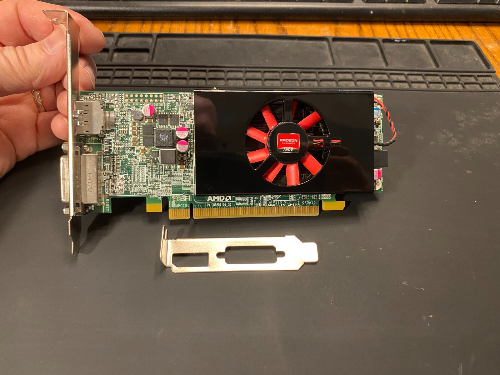 AMD Radeon HD 8570 1GB GDDR3 PCI-E (Cleaned – New Thermal Compound-Tested)