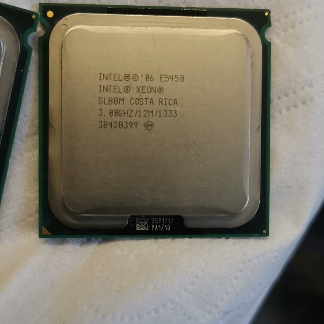 1x Intel Xeon E5450 Quad-Core 3.00GHz_12M_1333MHz_LGA775
