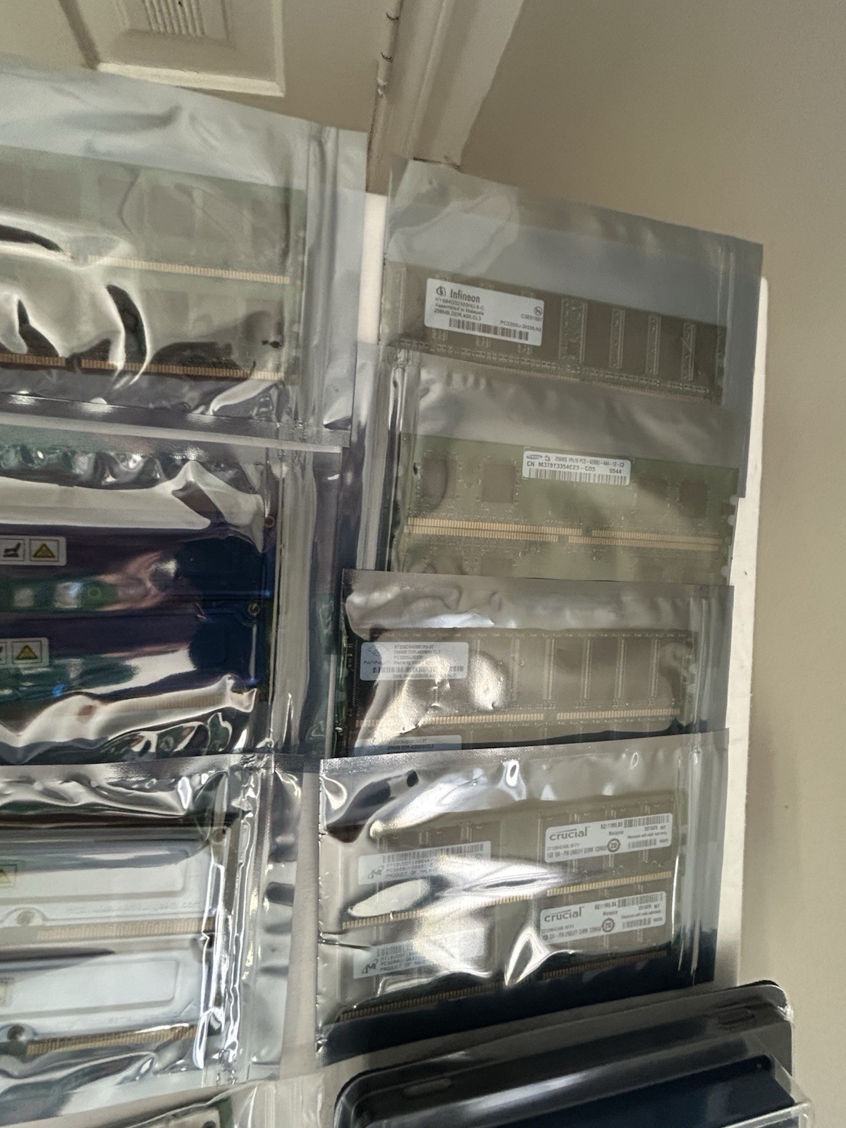 Lot Of 52 Assorted PC Rams; 1/2/4 GB/ 256MB/512MB/64MB/128MB*1-DDR3