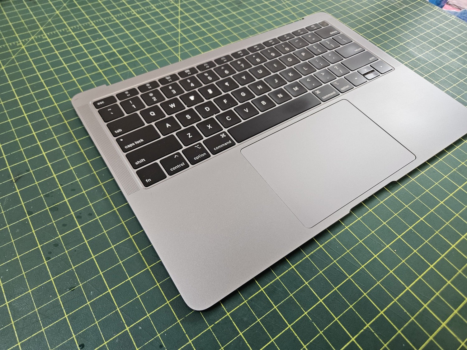 Apple MacBook Air 13.3″ A1932 2019 Palmrest Keyboard Touchpad Battery Gray #c13