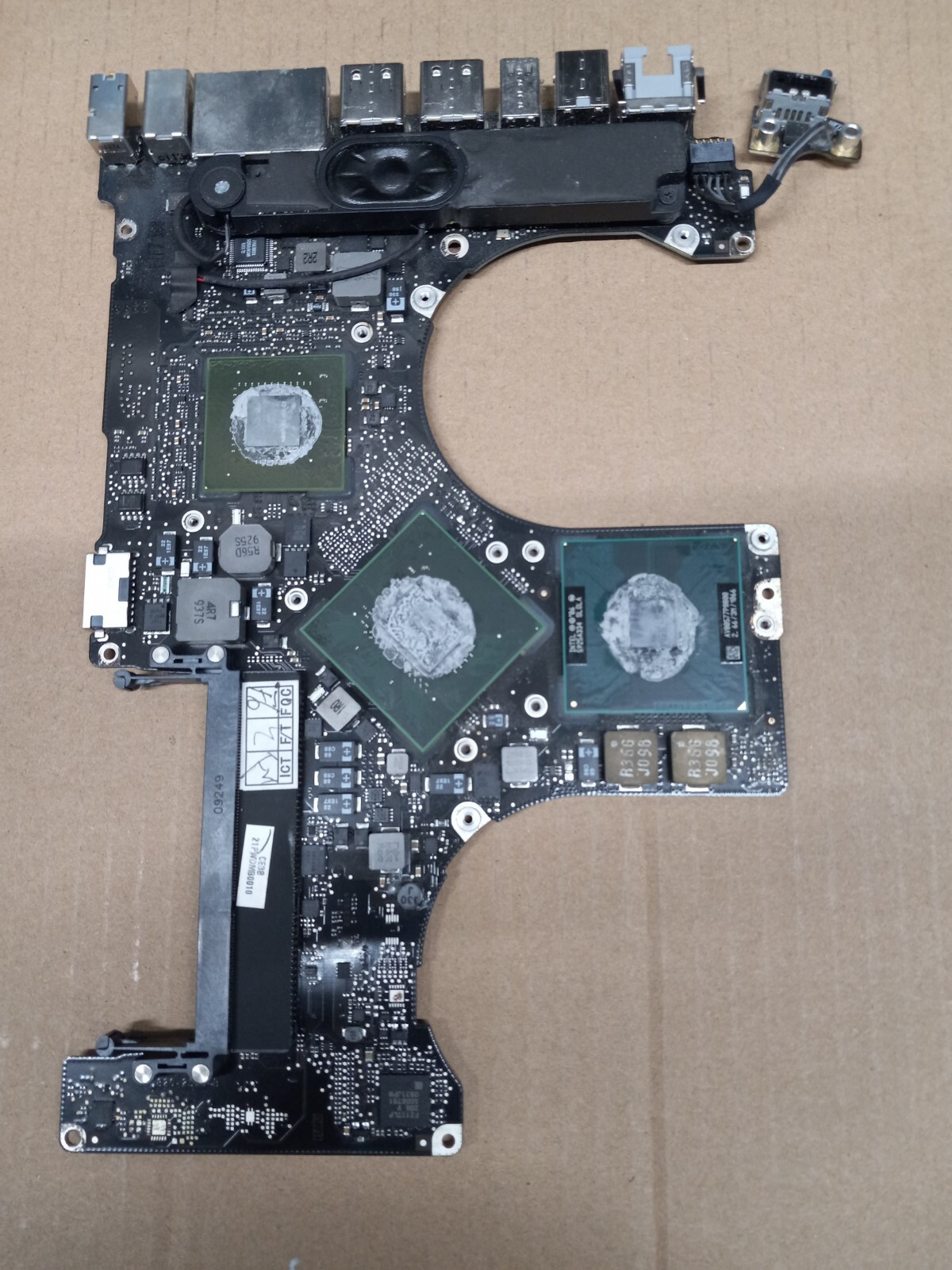Apple MacBook Pro Unibody 15″ A1286 2009 2.66GHz Logic Board 820-2523-B