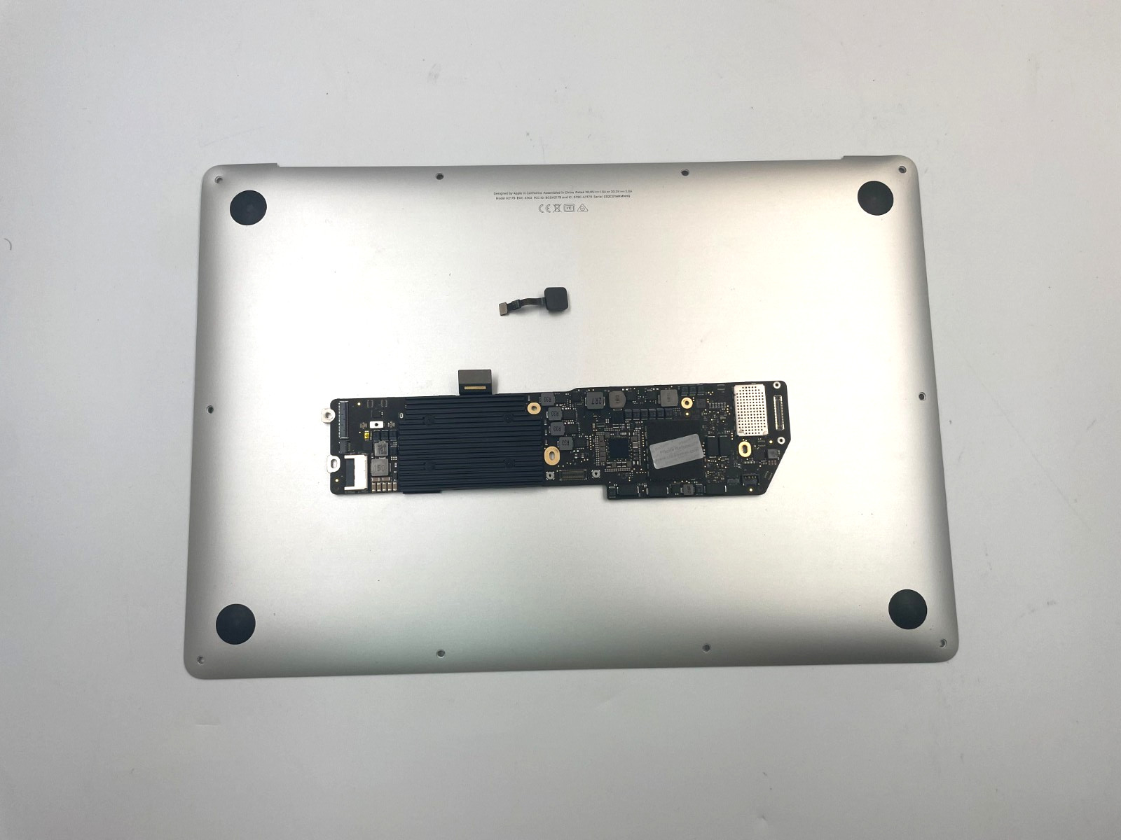 MacBook Air A2179 2020 13″ Logic Board i3/i5 – 8GB/16GB – 256GB/512GB – Touch ID