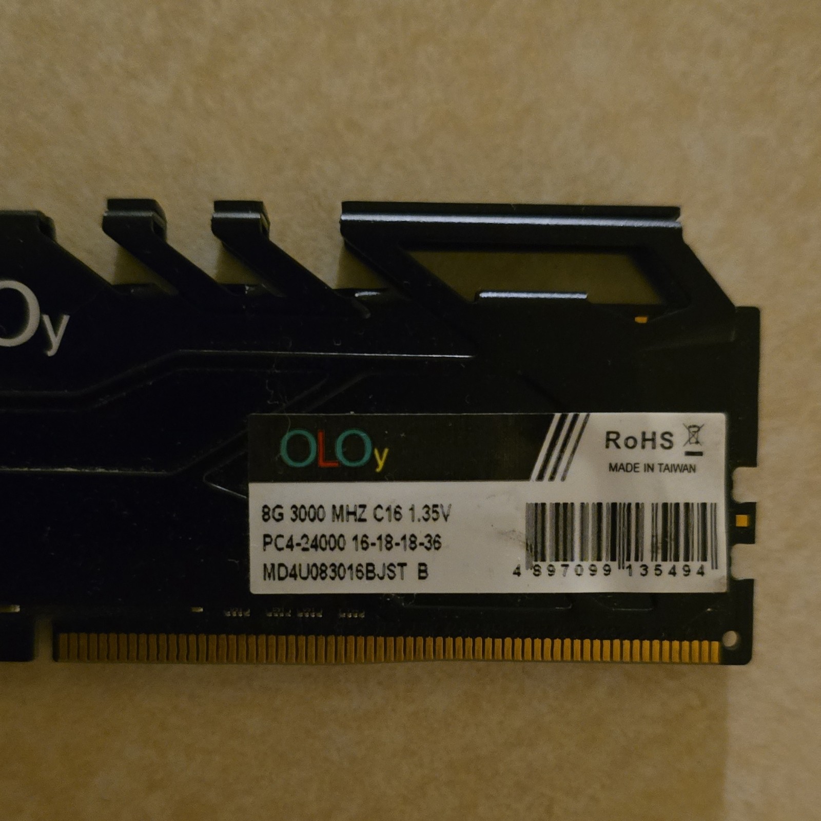 OLOy 8GB DDR4-3000 DIMM PC4-24000 Desktop Memory MD4U083016BJST B