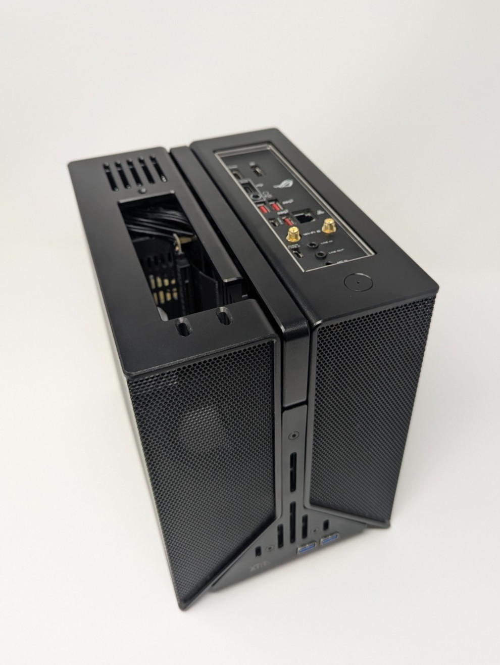 XTIA XPROTO Mini ITX Open PC Case with Mesh U-Shell 600W PSU & 16GB DDR4 RAM