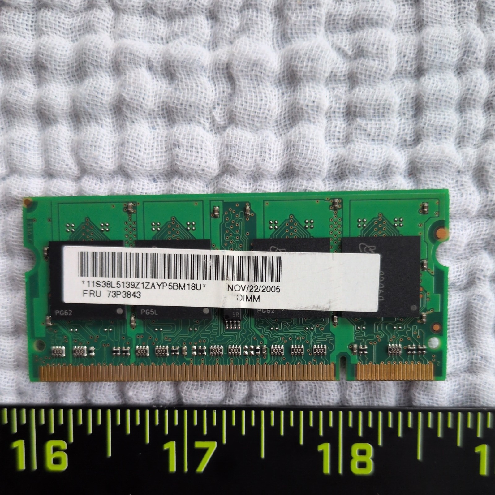 Micron PC2-4200 512 MB SO-DIMM 533 MHz DDR2 Laptop Memory (MT8HTF6464HDY-53EB3)