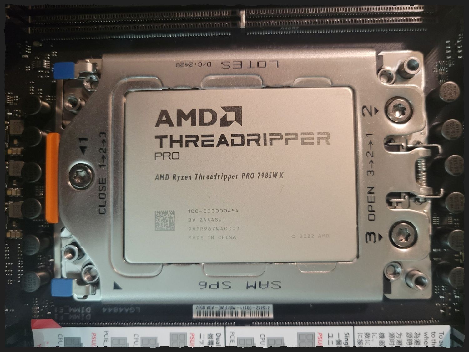 ASUS Pro WS WRX90E-SAGE SE EEB Workstation Motherboard & Threadripper Pro 7985WX