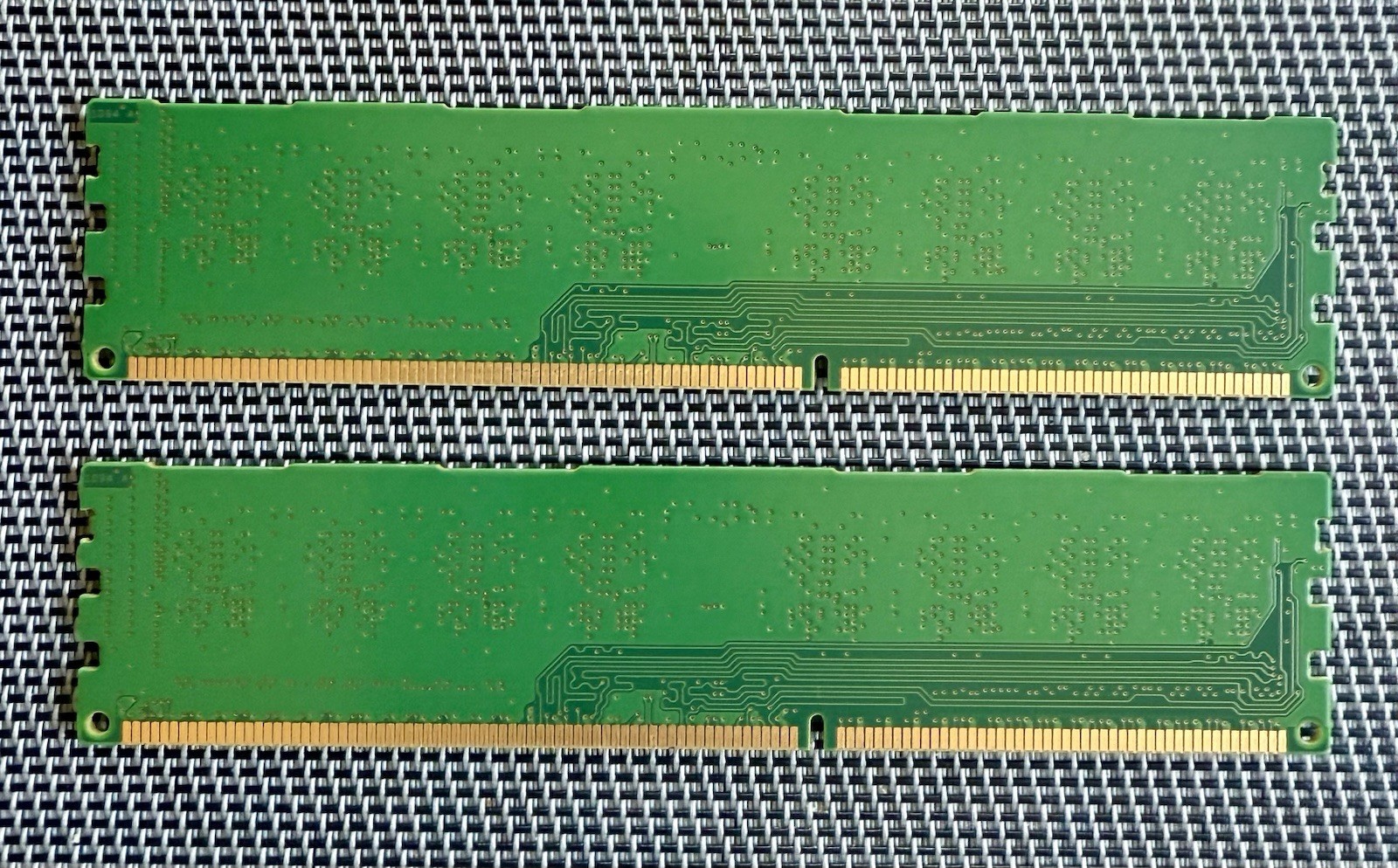 Micron 8GB SO-DIMM (2 x 4GB) modules, 1Rx8 PC3-12800U, (MT8JTF51264AZ-1G6E
