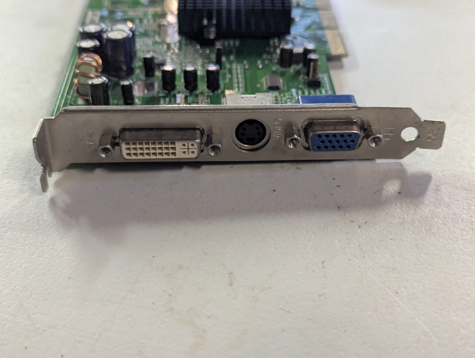 92SEAD128B ATI Radeon 9200SE 128MB DDR AGP DVI VGA TV-Out Graphics Card