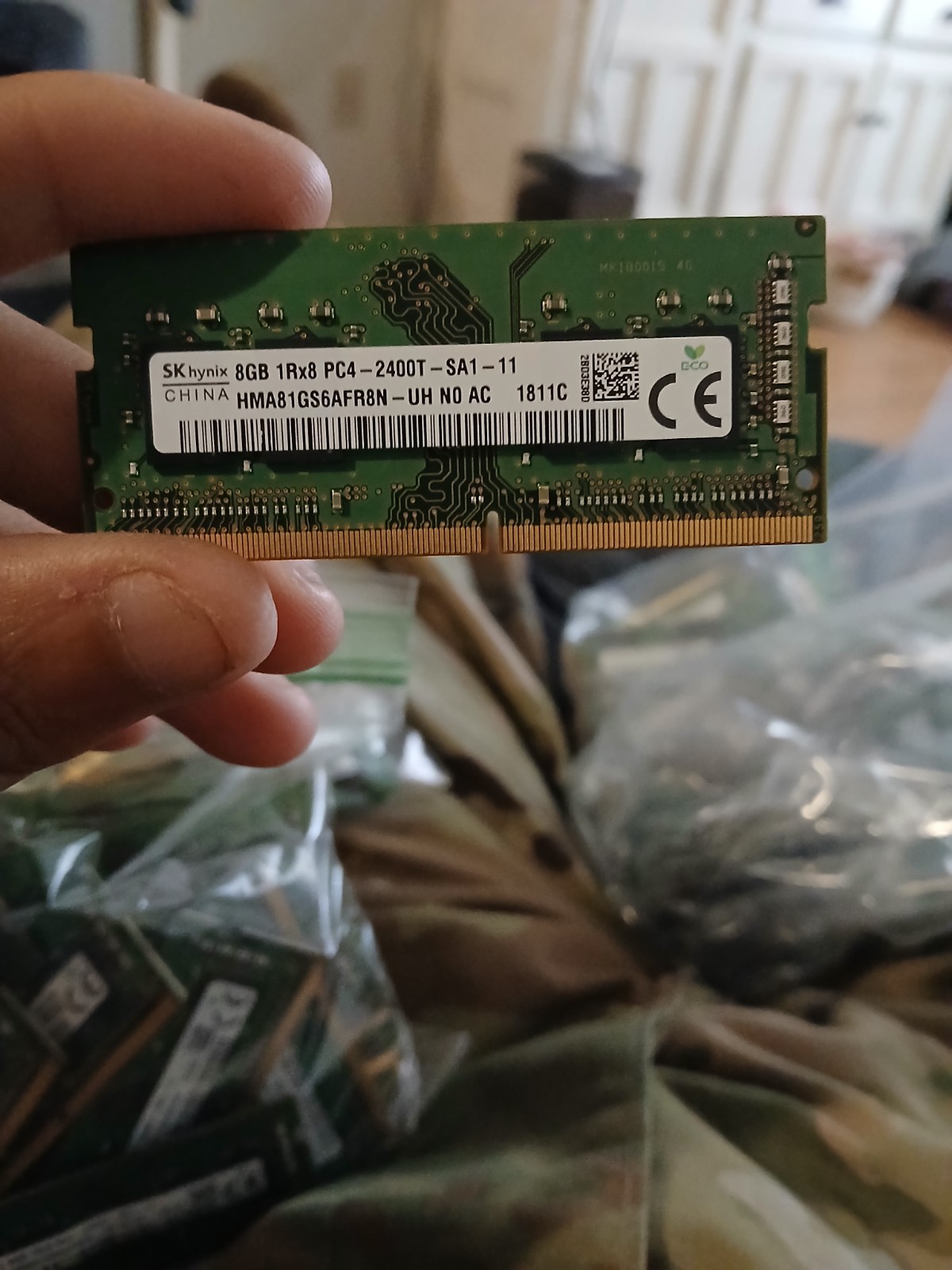 SK hynix 8GB DDR4-2400 Memory – HMA81GS6AFR8N-UH