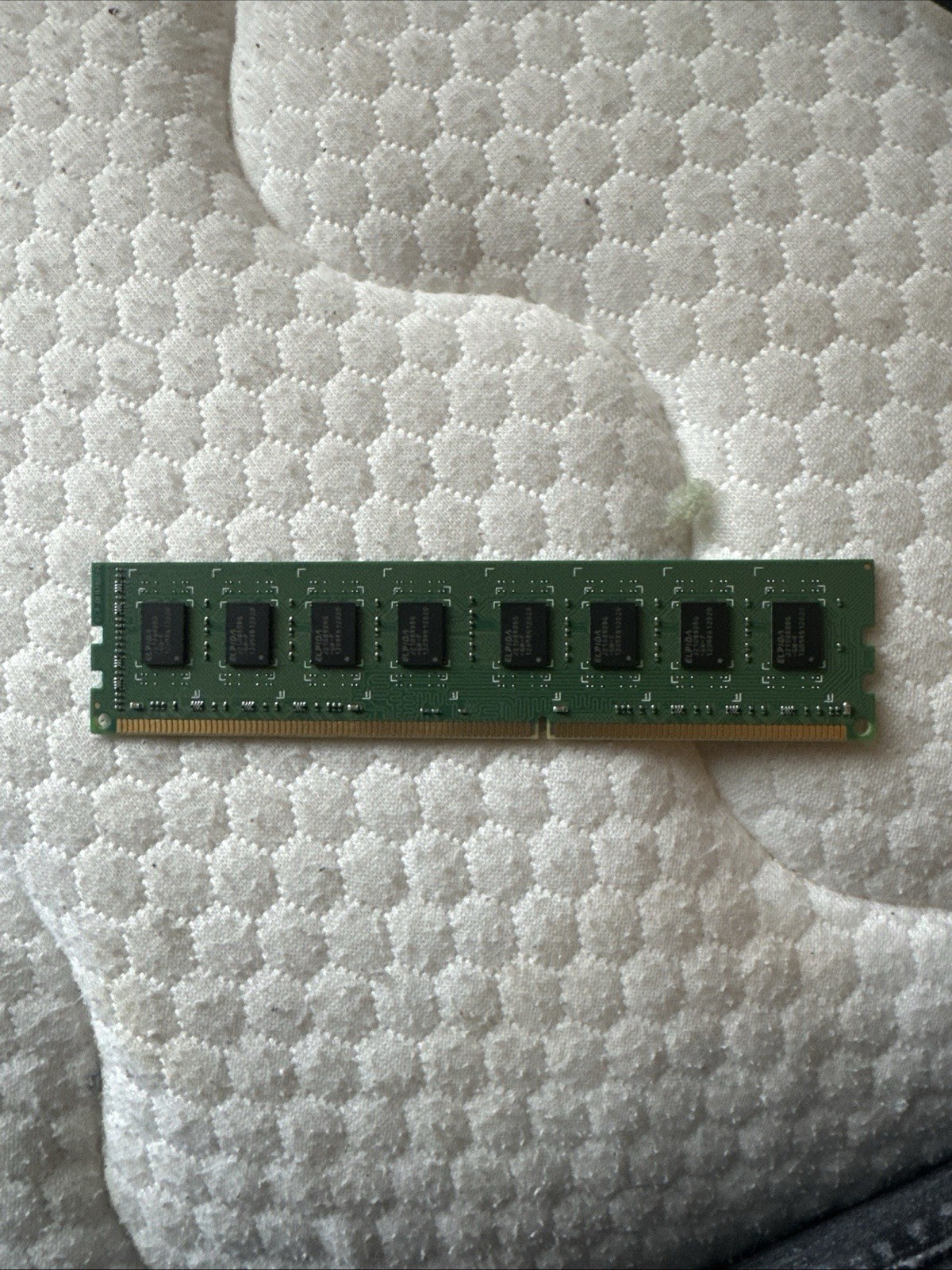 Unifosa 4GB (1x4GB) DDR3-1600 PC3-12800U Desktop RAM Memory Module HDR3-1600 4GB