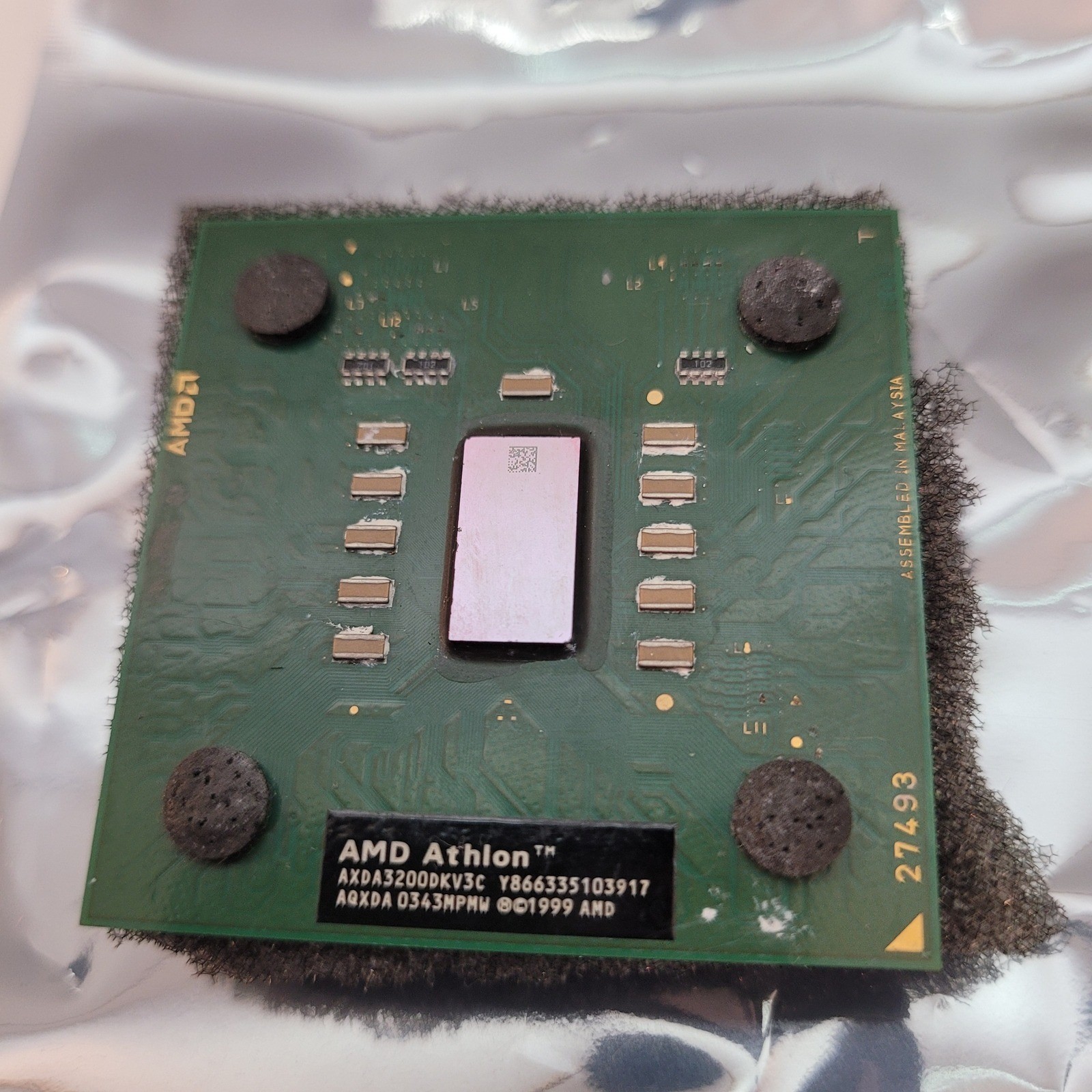 AMD Athlon XP 3200+ CPU Barton Socket A 462 AXDA3200DKV3C 2.2GHz 400 FSB RARE