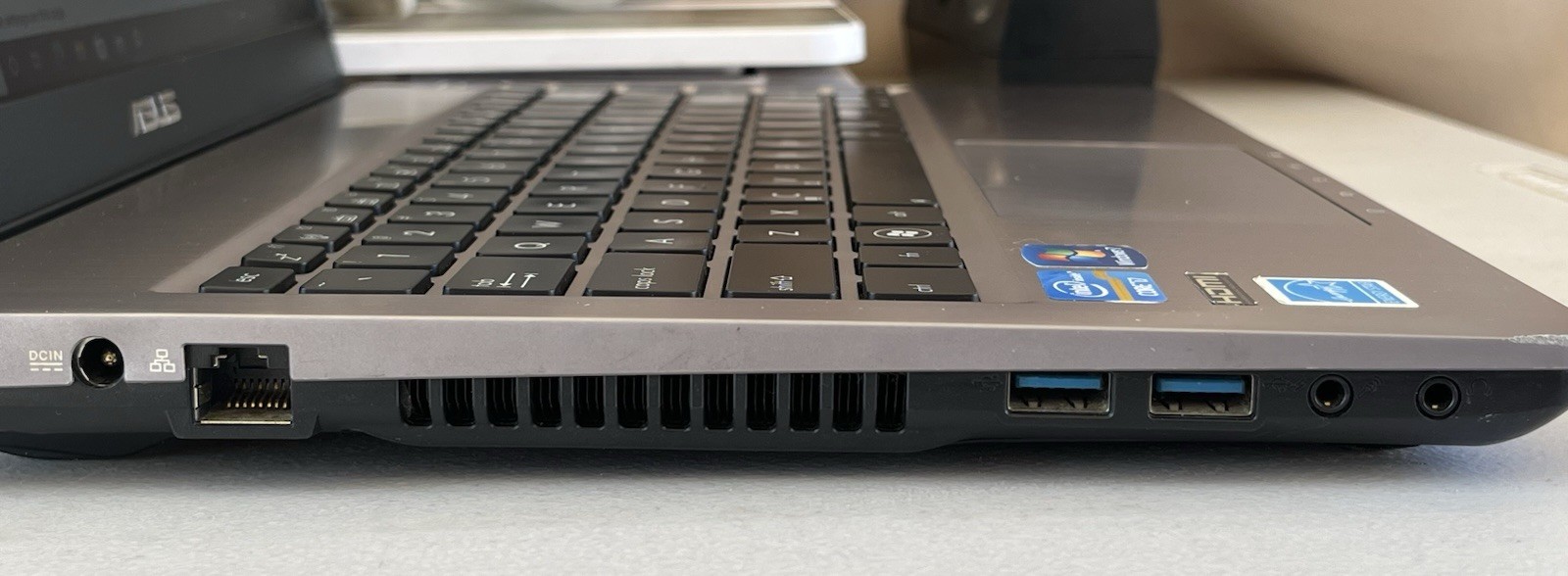 ASUS U47A laptop Pre-owned