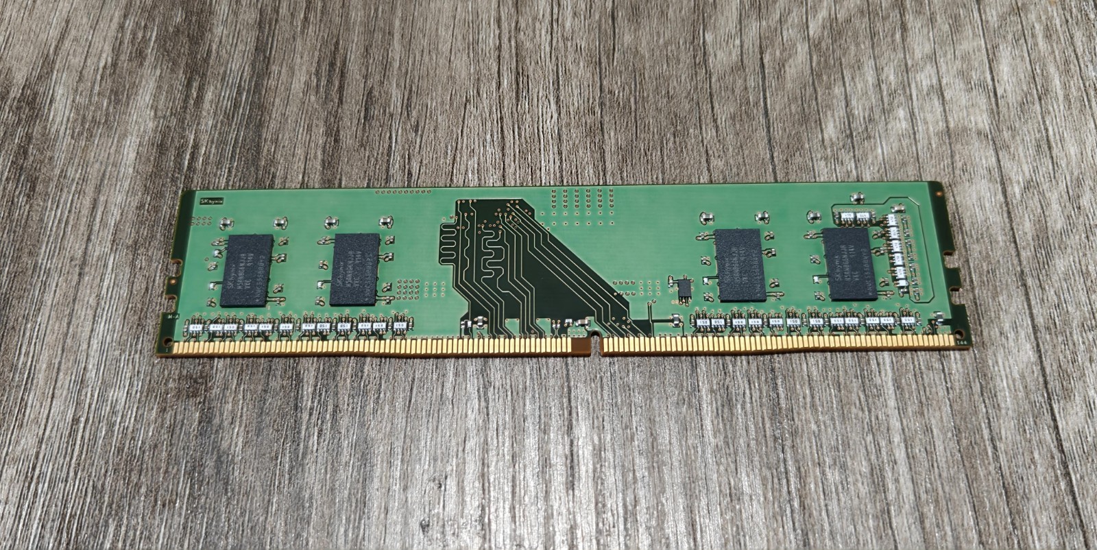 SK hynix 4GB DDR4 SDRAM DIMM PC4-2666V 288-Pin HMA851U6JJR6N-VK