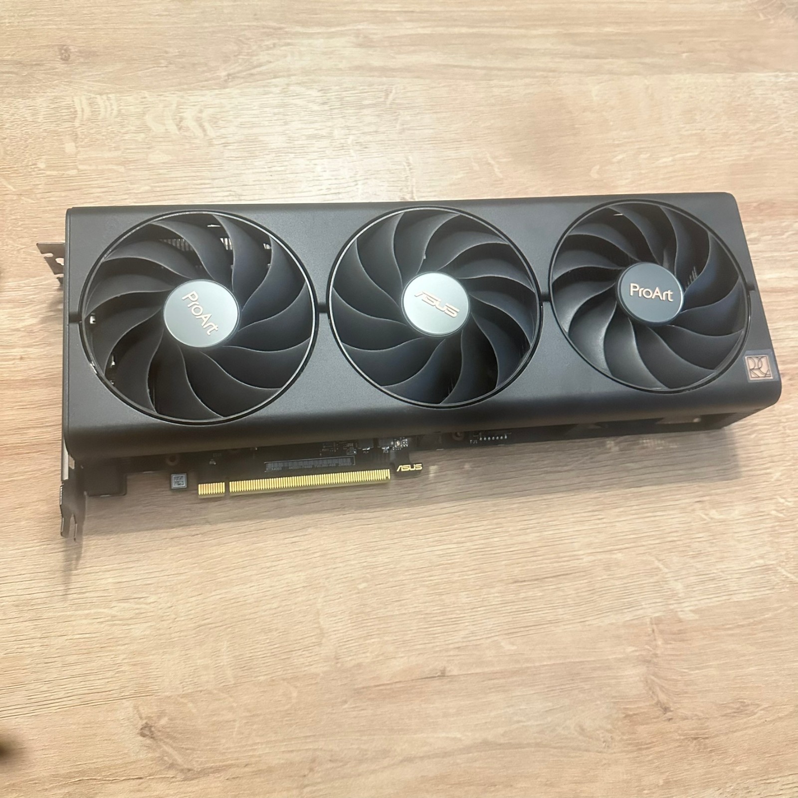 ASUS ProArt GeForce RTX 4060 OC Edition 8GB GDDR6 DLSS 3 PCIe 4.0 GPU