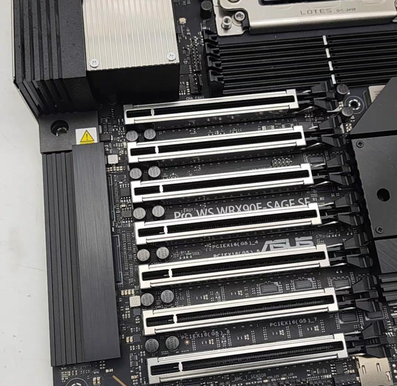 ASUS WRX90E-SAGE SE Pro WS Motherboard for Ryzen Threadripper PRO 7000WX