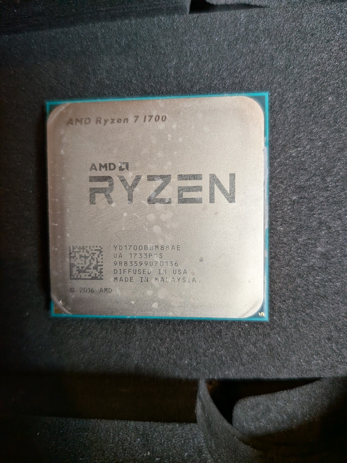AMD Ryzen 7 1700 – 3.0/3.7 GHz 8C / 16T Processor with Cooler