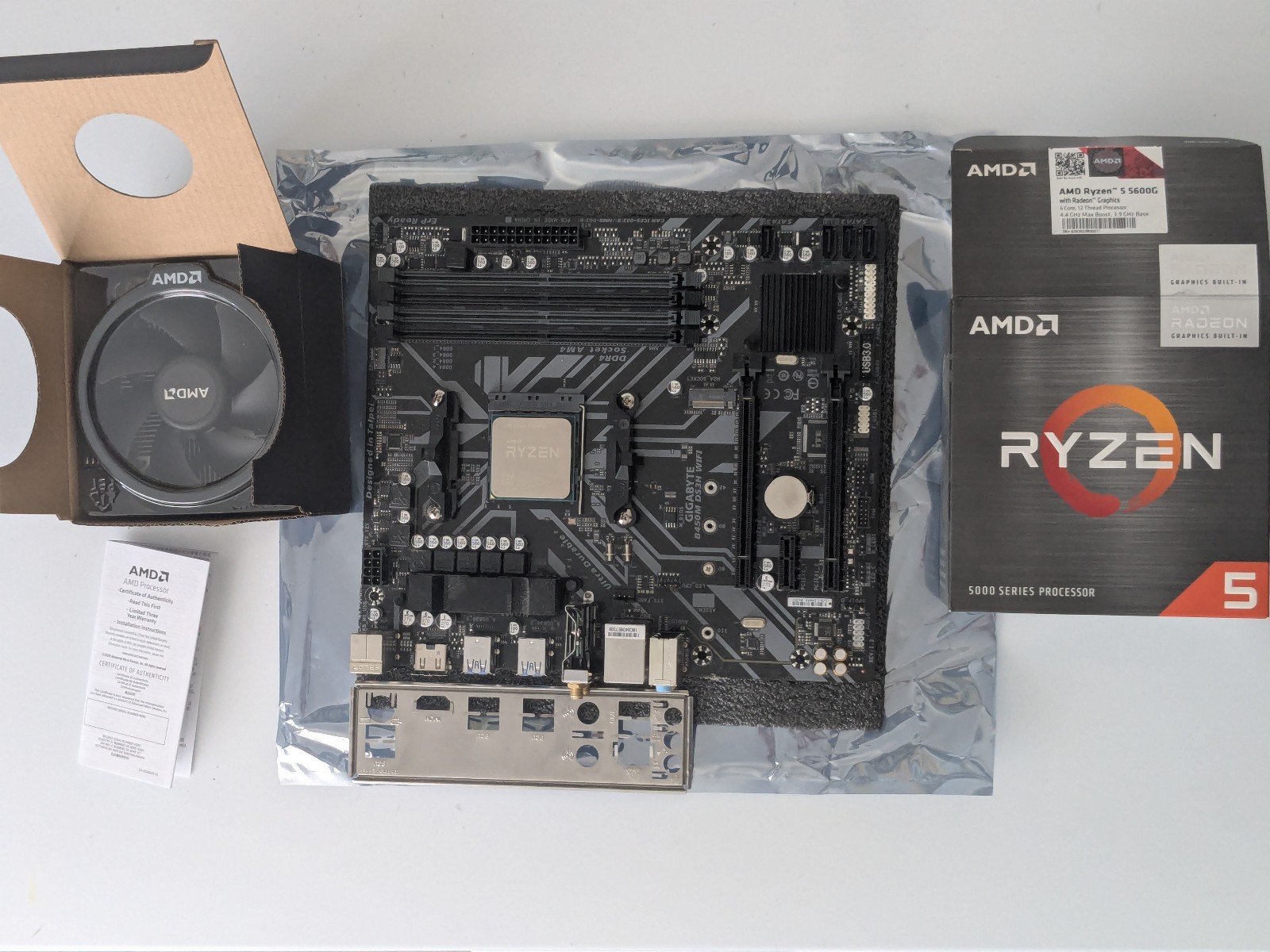 Gigabyte B450M DS3H WIFI | Ryzen 5 5600G | *never used* Wraith OEM Cooler -COMBO