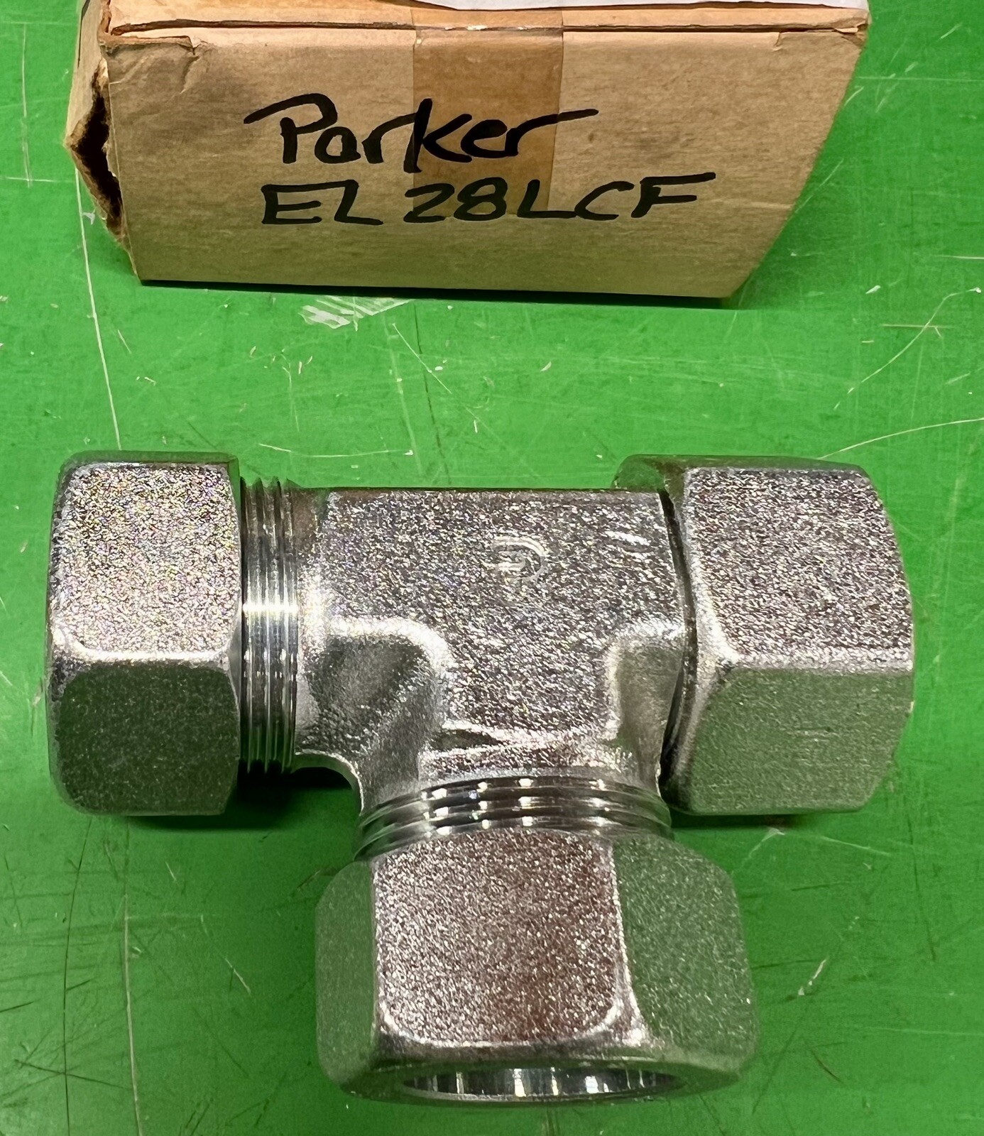 PARKER HANNIFIN EL28LCF TEE SWIVEL NUT HYDRAULIC T-FITTING 7/8″ TUBE 1-3/8″ PIPE