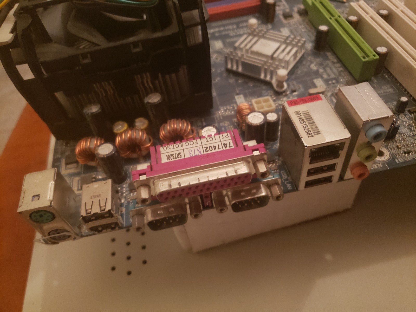 Rare Overclocking Gigabyte GA-8IPE1000-G v4 w/ Intel P4HT 2.8ghz, Cooler & 256MB