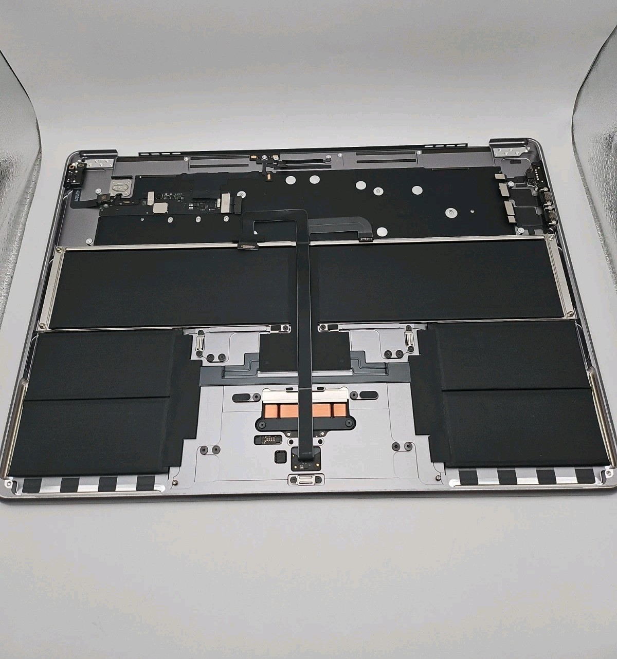 Apple MacBook Air A3114 Space Gray 15″ Chassis Used Replacement Part