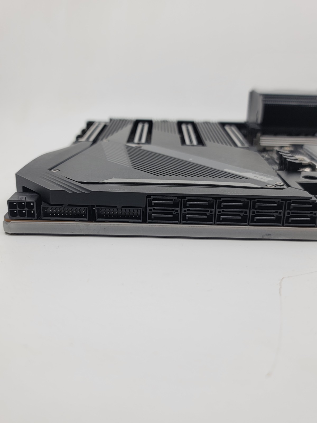 Gigabyte TRX40 Aorus Xtreme AMD Threadripper SP3 DDR4 Quad Channel Motherboard