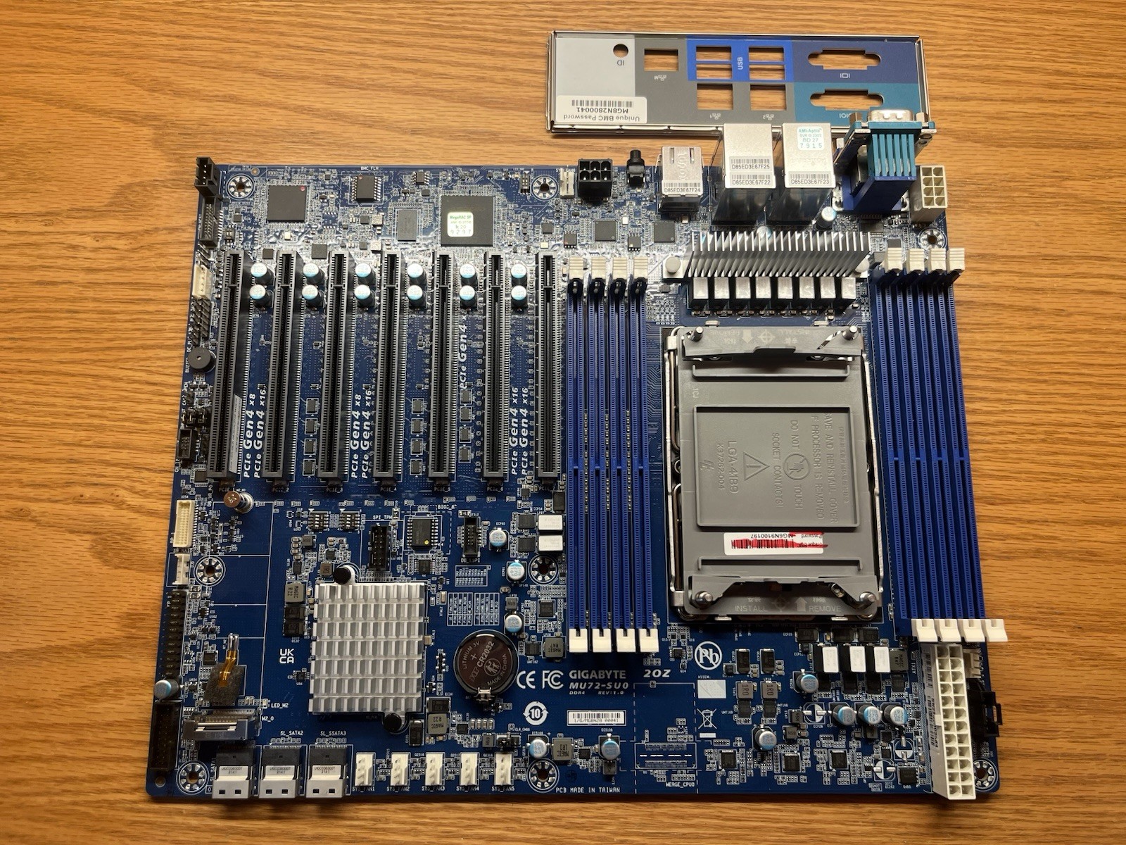 GIGABYTE MU72-SU0 LGA4189 C621A DDR4 ATX Server Motherboard Socket P+ I/O Shield
