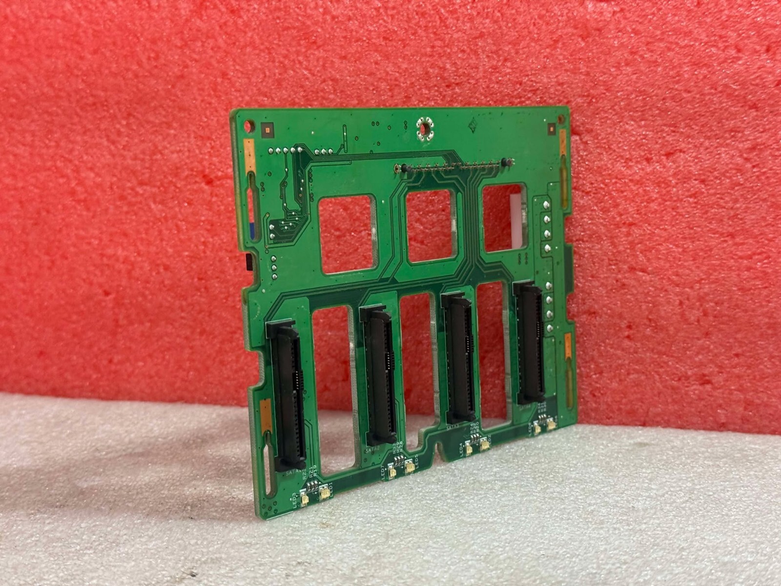 HP 451781-001 ML310 G5 4-Bay SATA/SAS Hard Drive Backplane Board