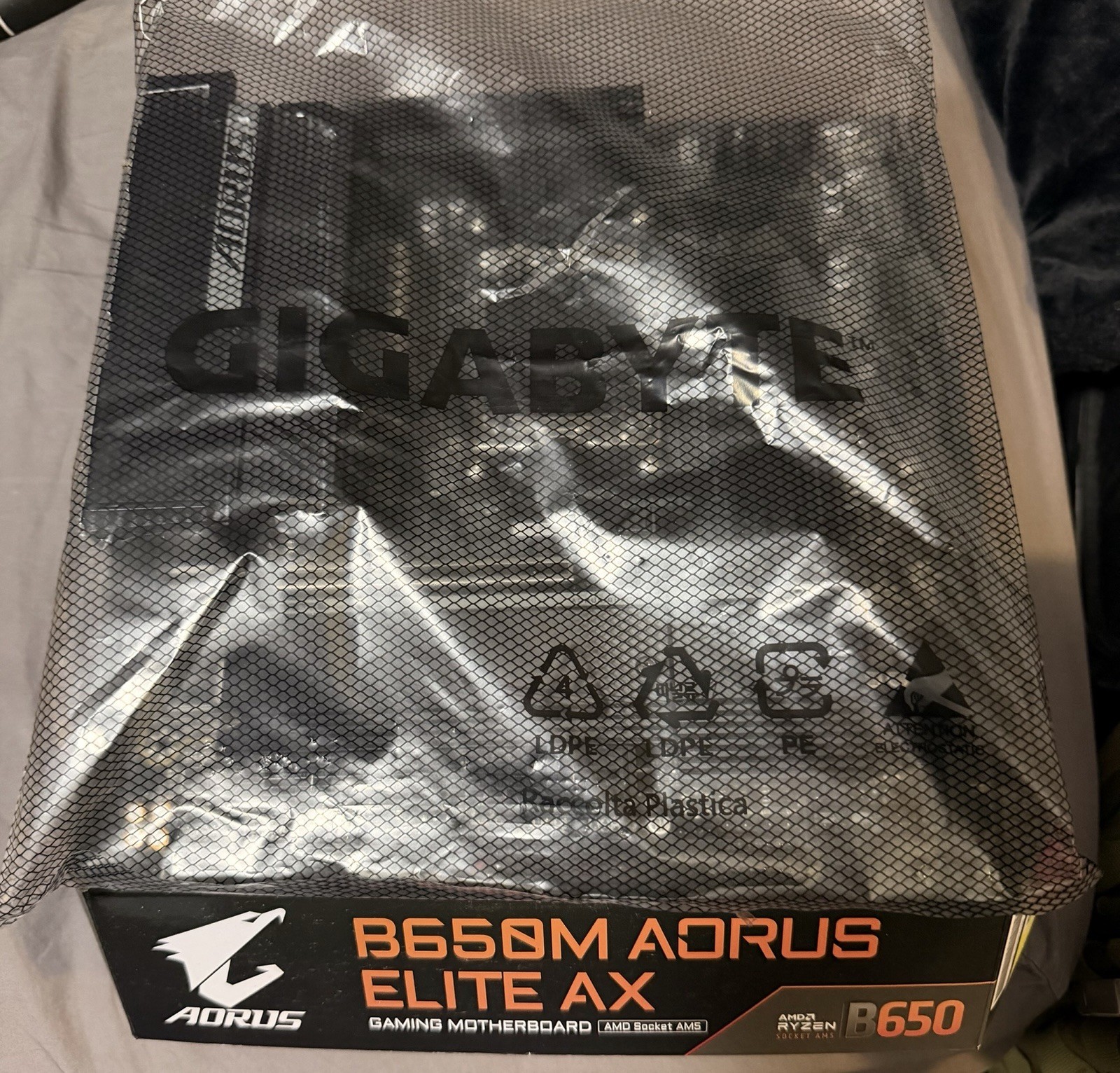 GIGABYTE B650M AORUS ELITE AX AM5 MicroATX AMD Motherboard