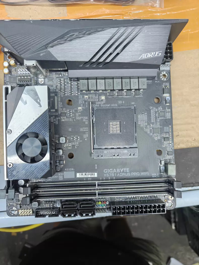 Gigabyte X570 I AORUS PRO WIFI AMD X570 Socket AM4 DDR4 M.2 Mini-ITX Motherboard
