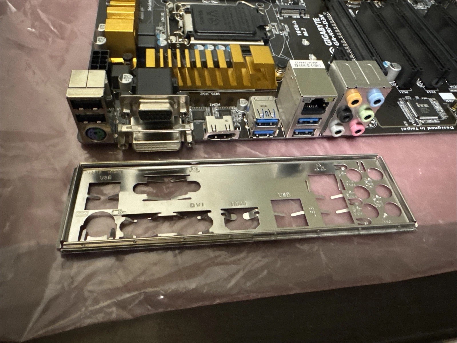 Gigabyte GA-H97-D3H Intel H97 micro ATX Sockel 1150 DDR3 Gen4 w/ I/O Plate