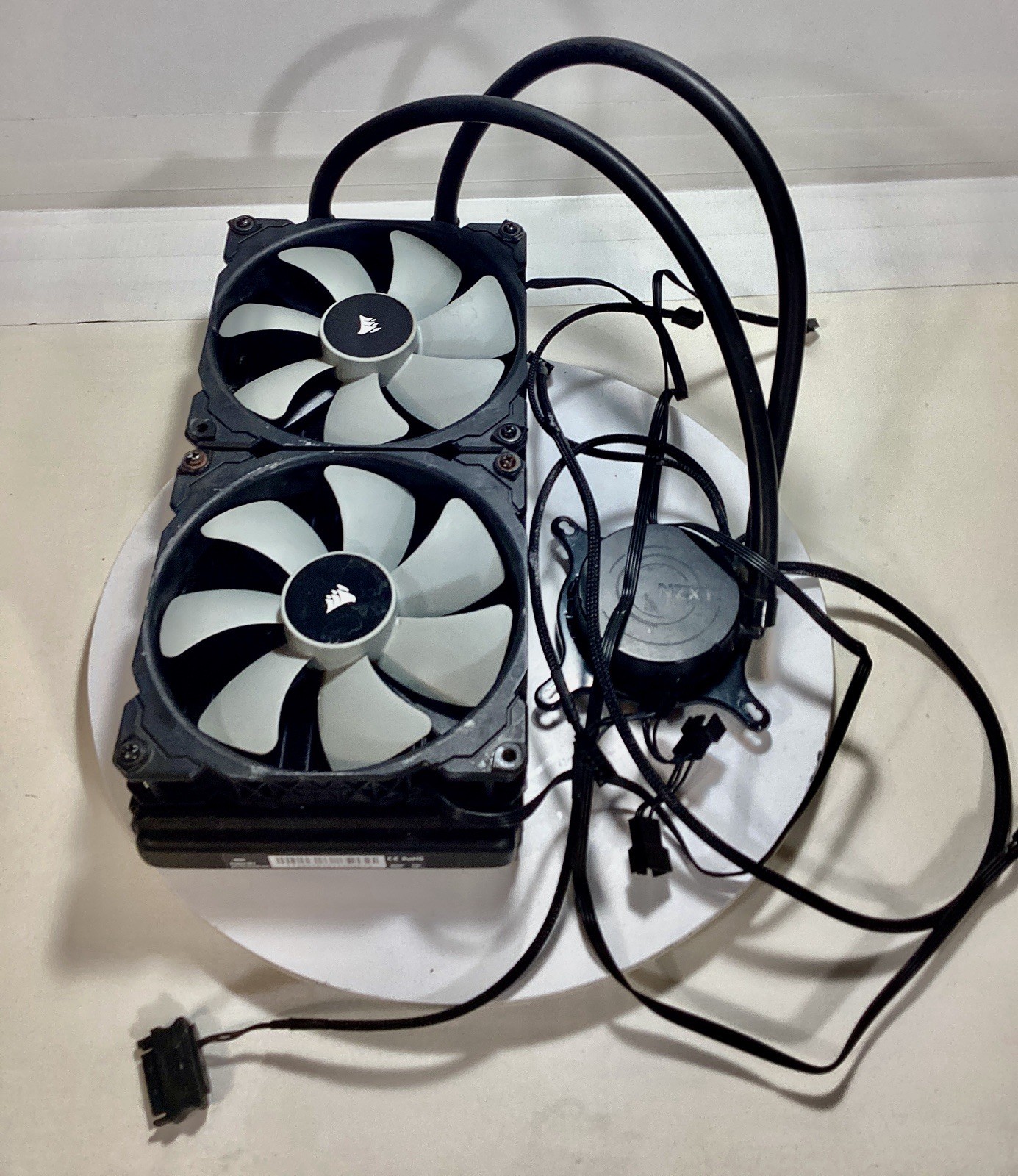 NZXT Kraken X61 280mm AIO Liquid CPU Cooler – Dual 140mm PWM Fans RGB