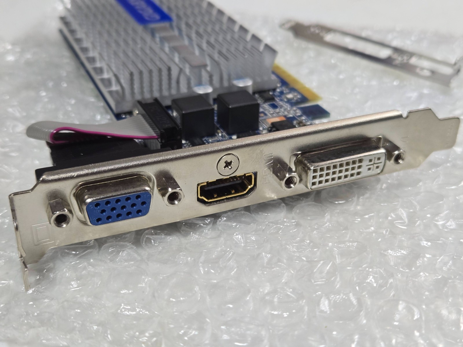 Gigabyte NVIDIA GeForce 210 1GB Silent 0db (GV-N210SL-1GI) DDR3 SDRAM
